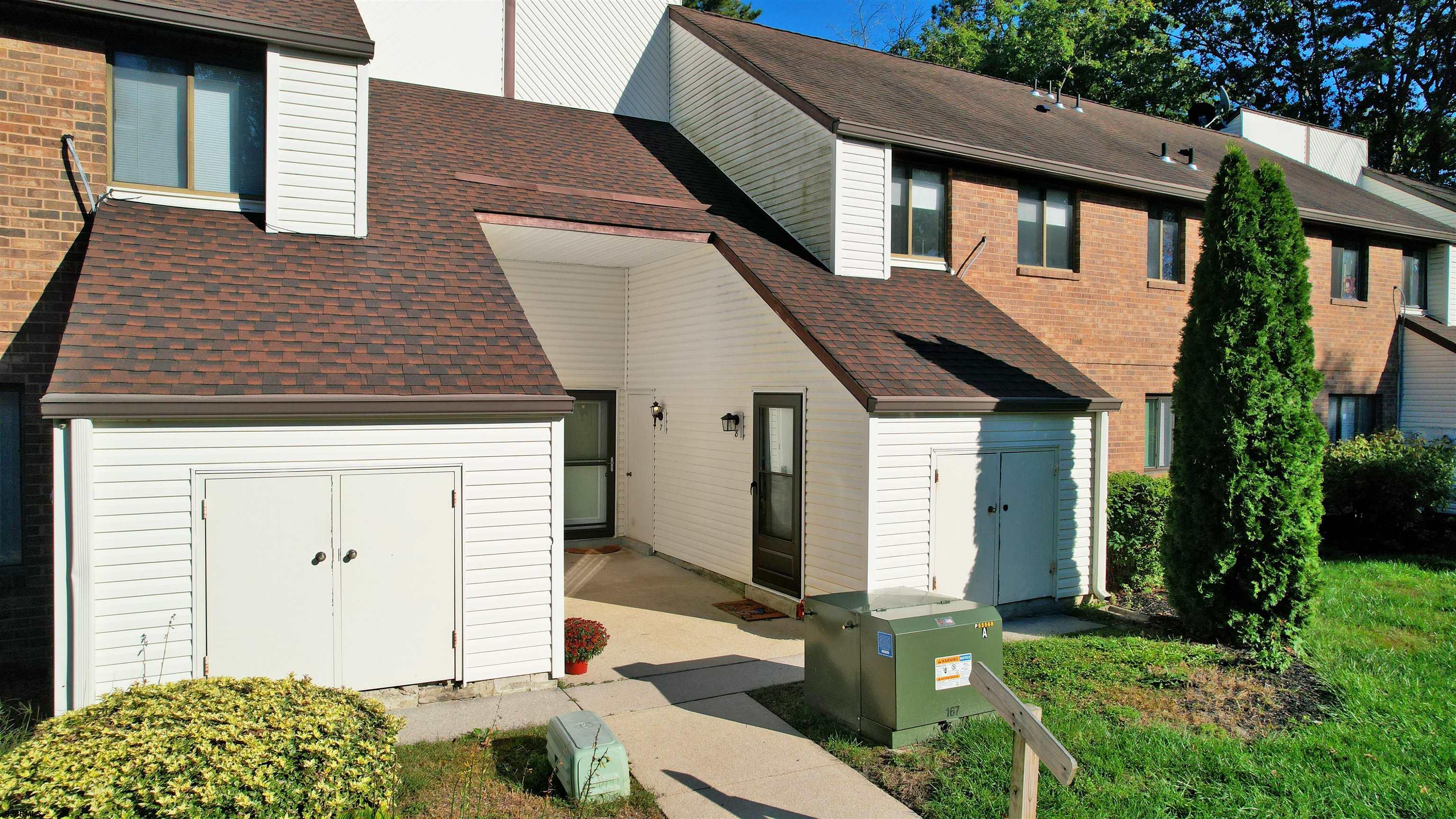 8 Country Spruce Ln