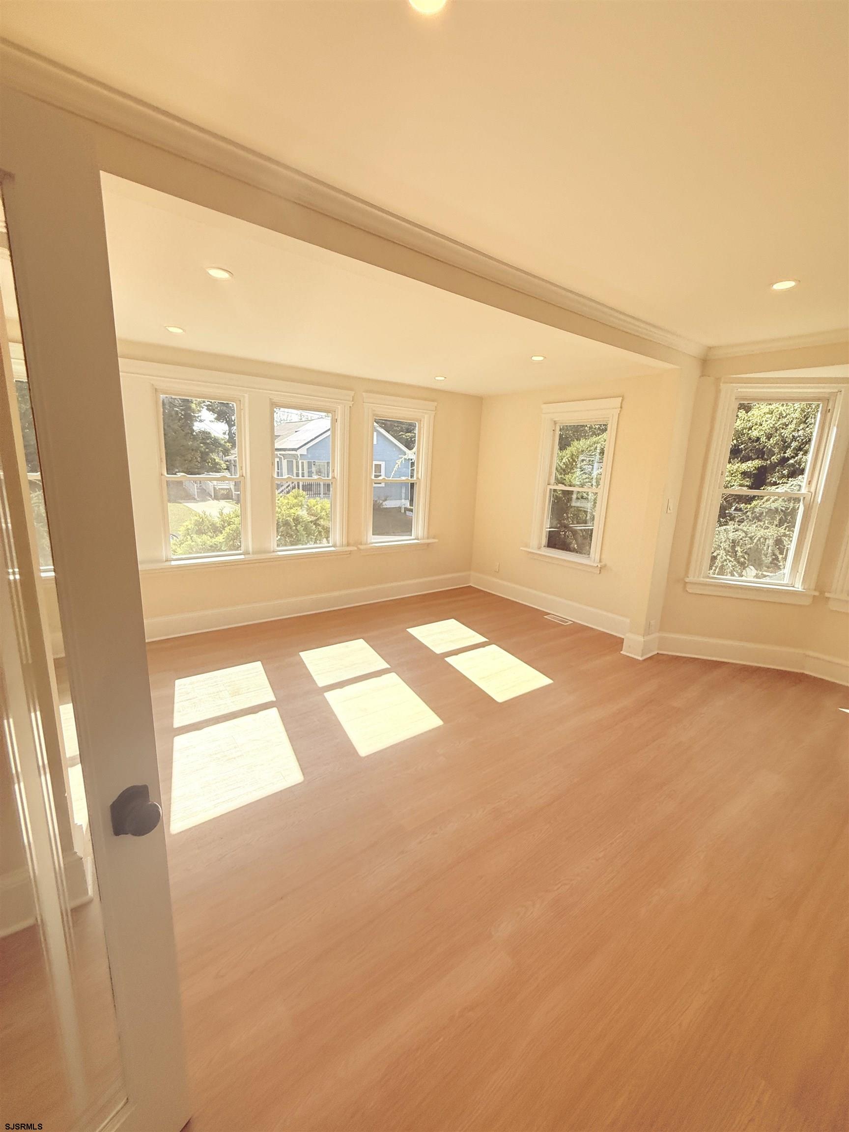 413 W Oakcrest