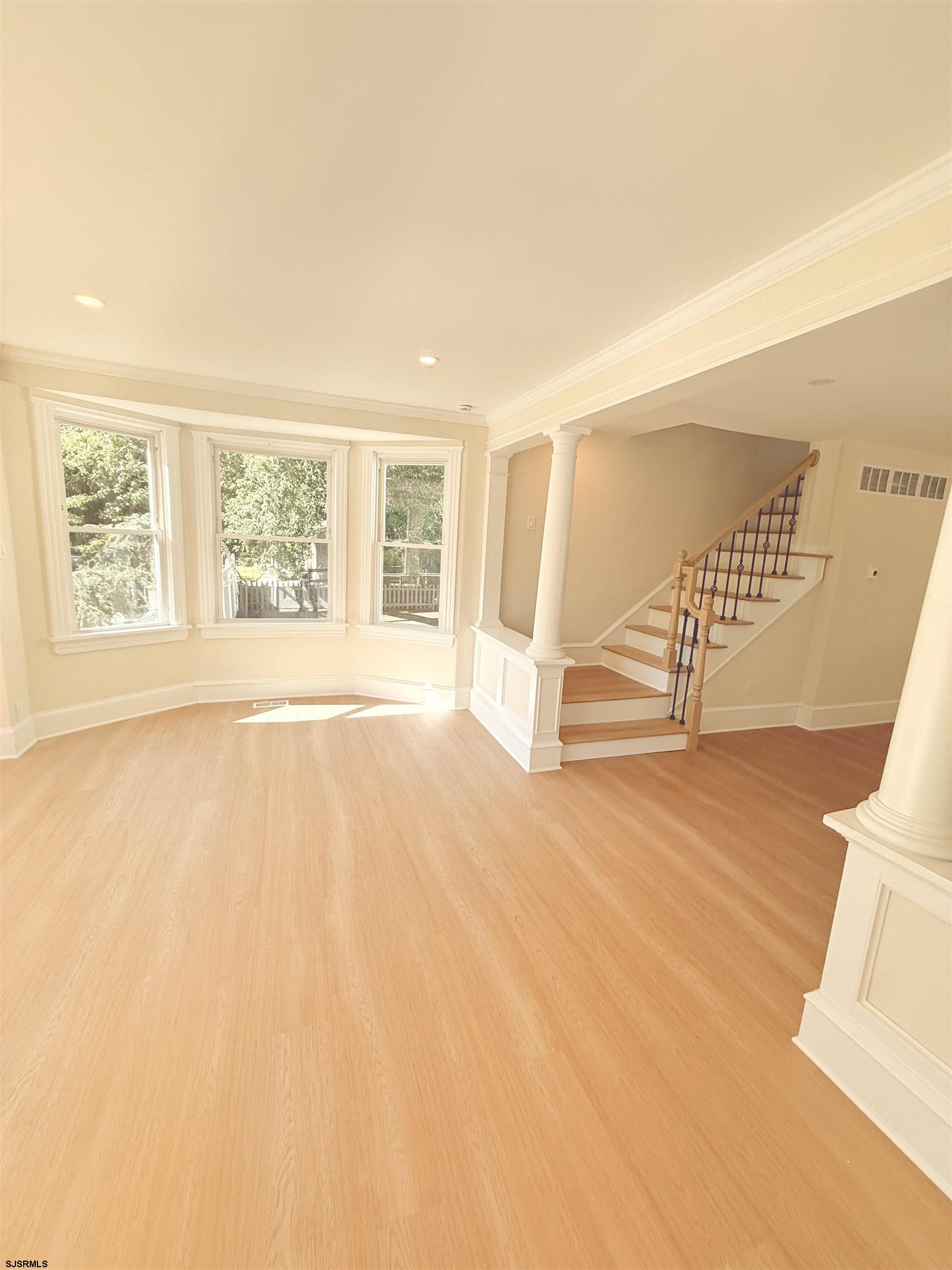 413 W Oakcrest