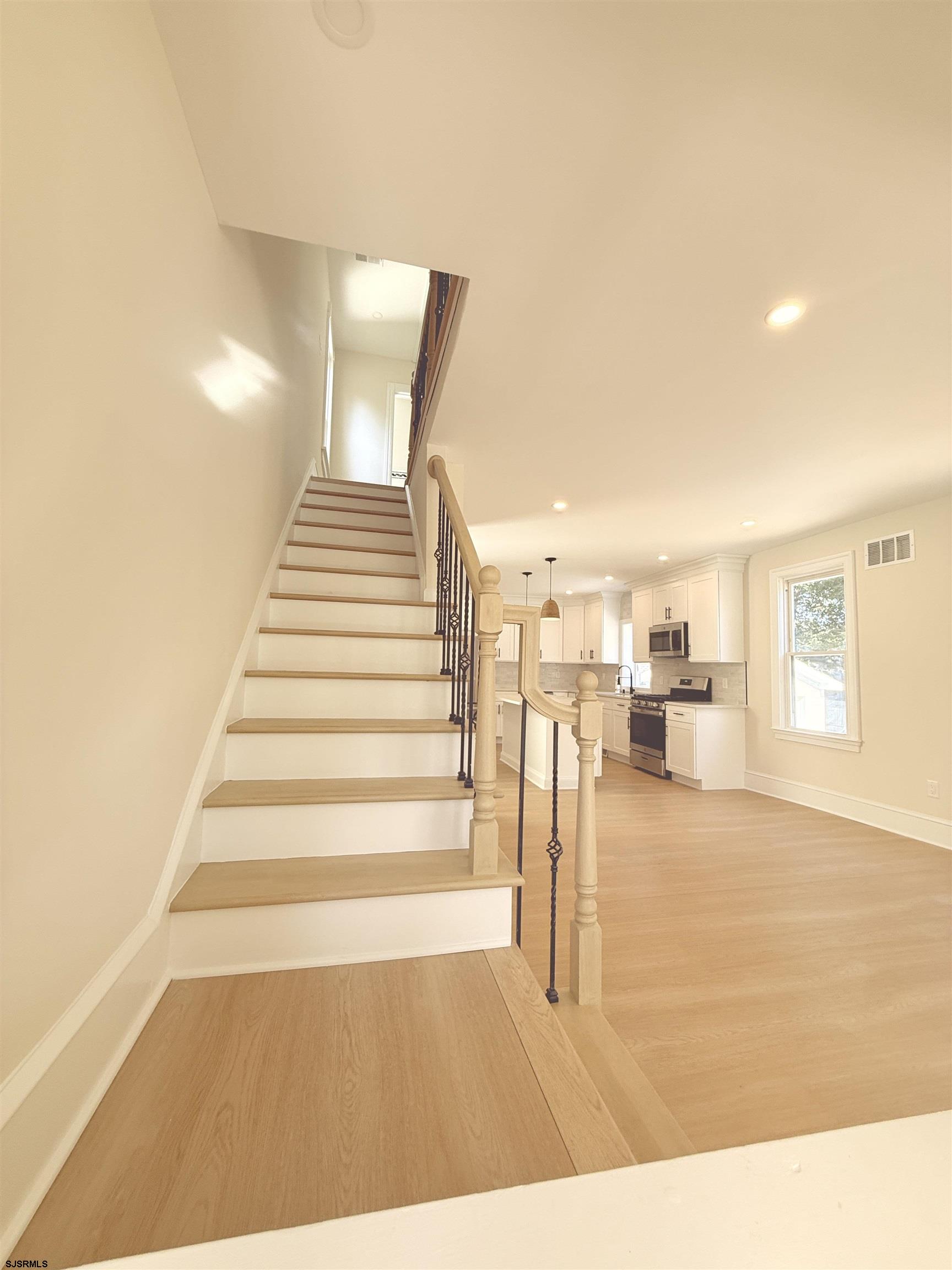 413 W Oakcrest