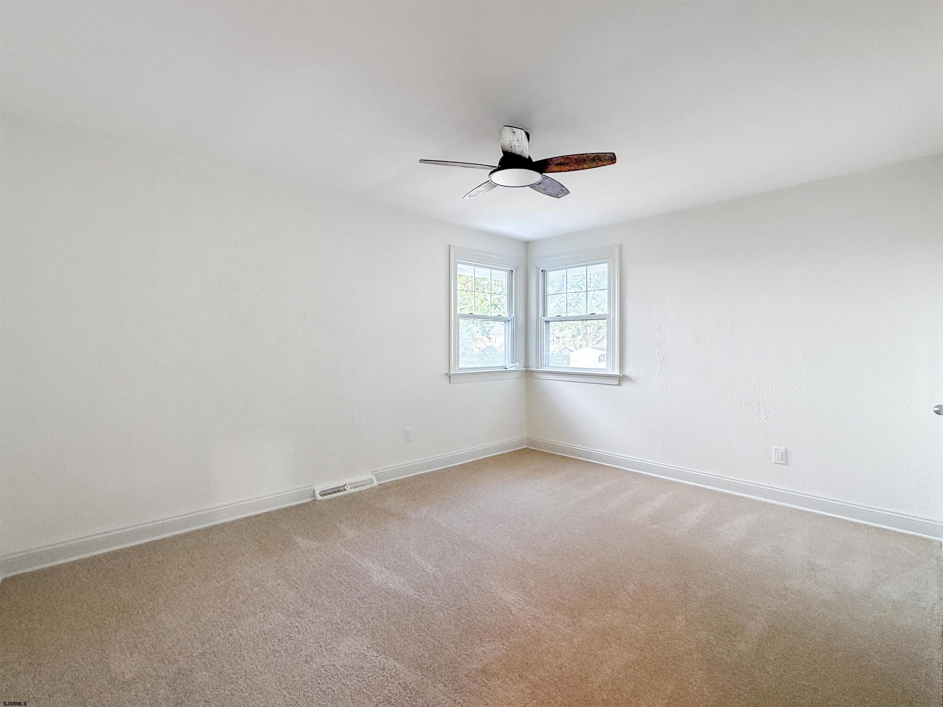 223 W Wilmont Avenue