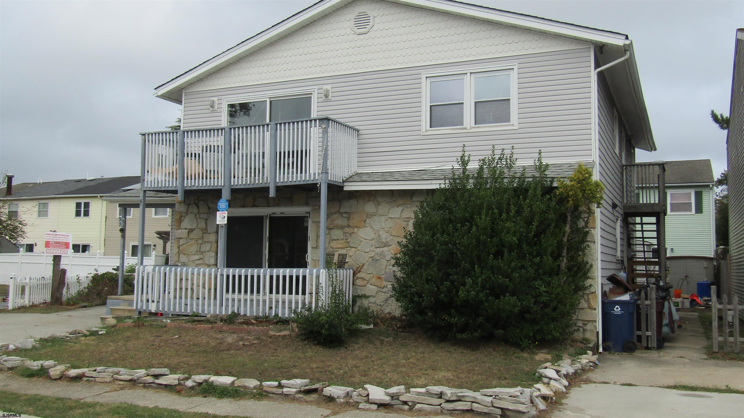 316-318 Hampshire Dr - Picture 1