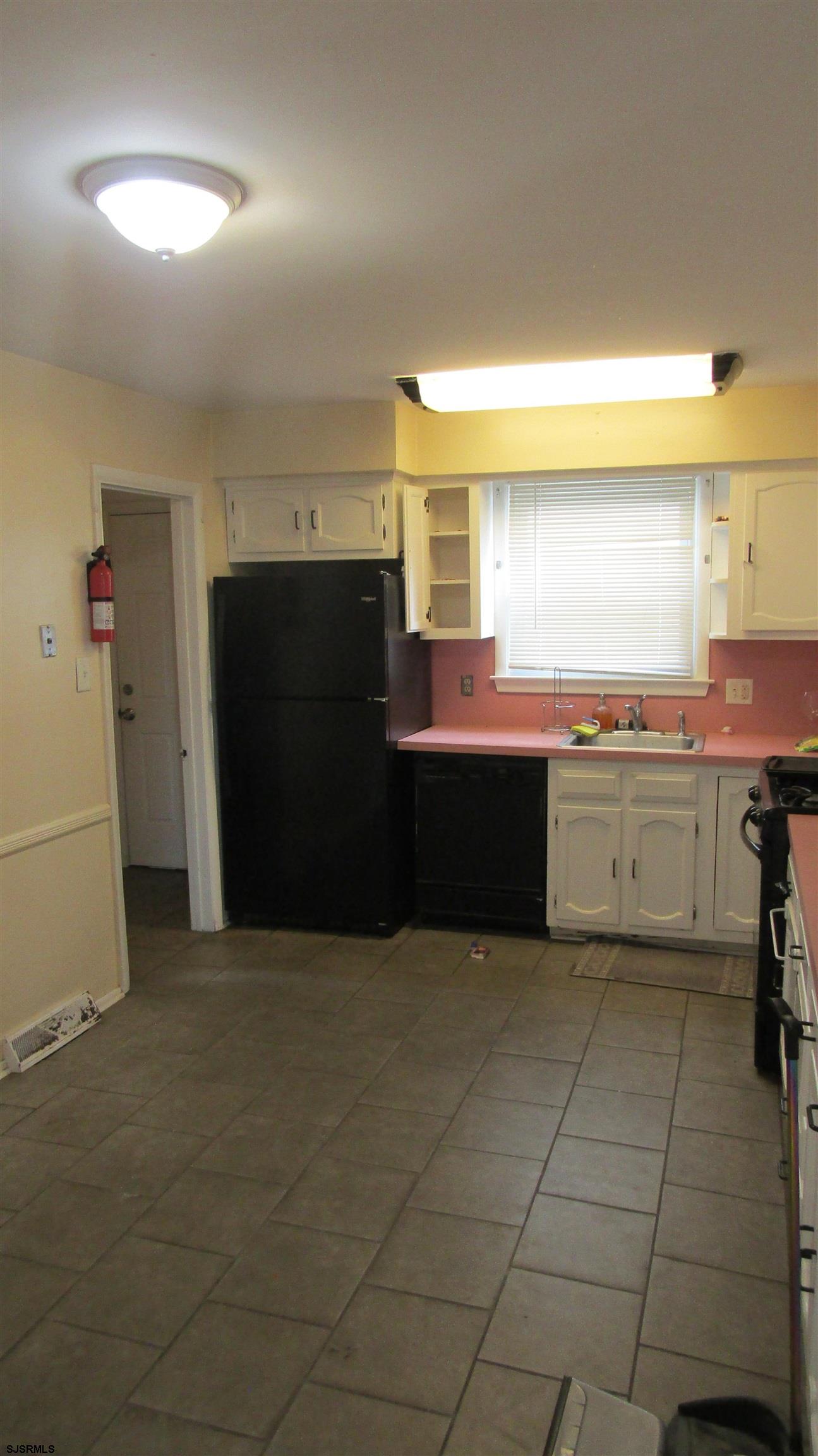 316-318 Hampshire Dr - Picture 2