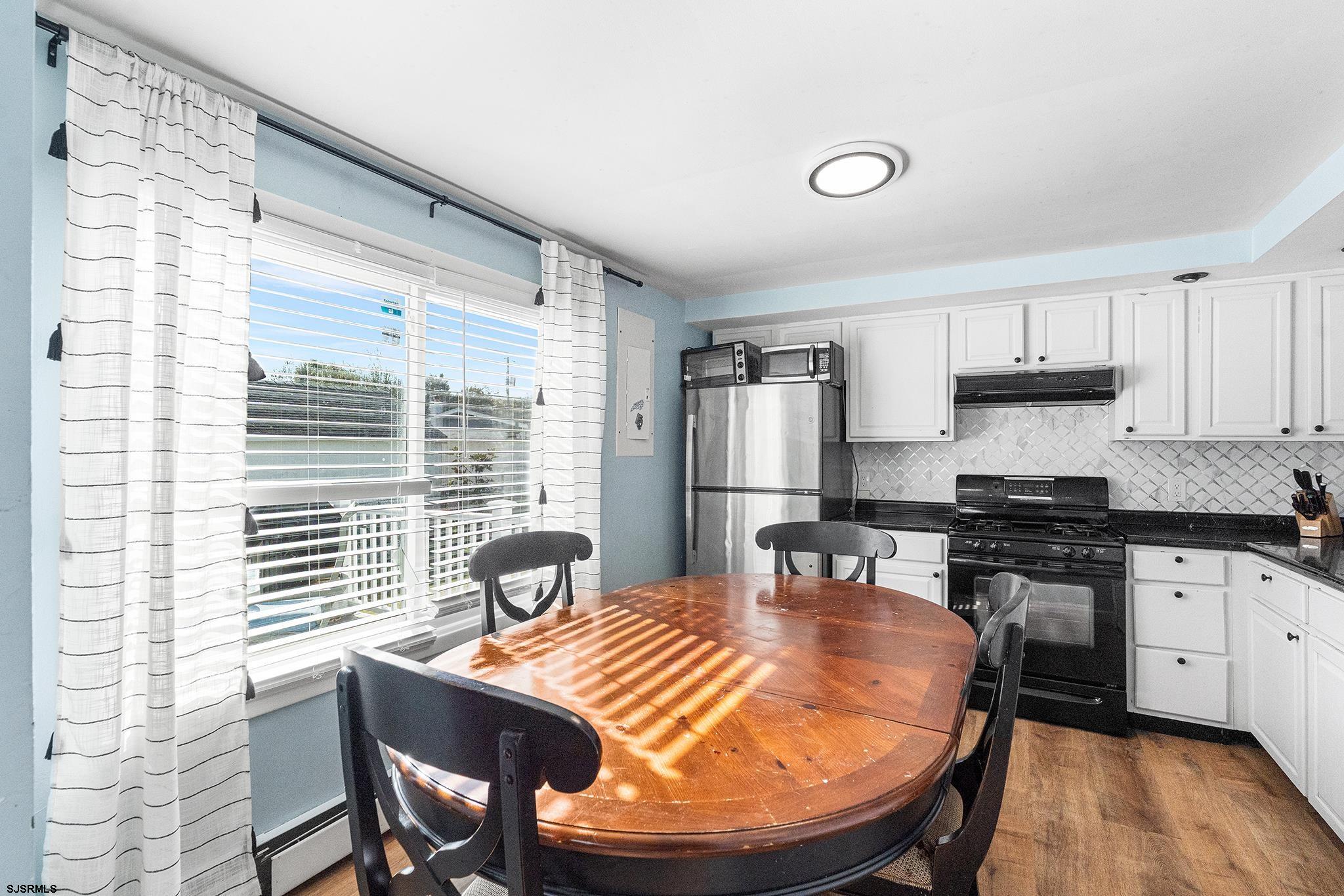 1600 Madison - Picture 3