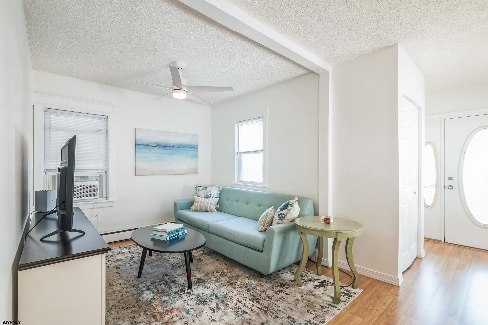 219 N Somerset Avenue - Picture 1