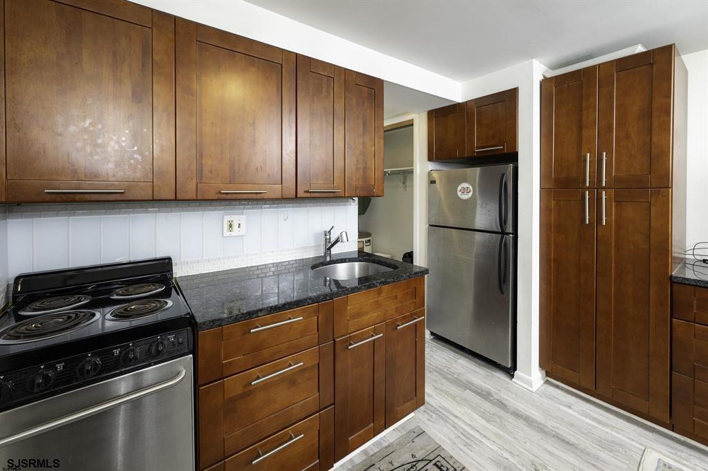 9201 Atlantic Avenue - Picture 2