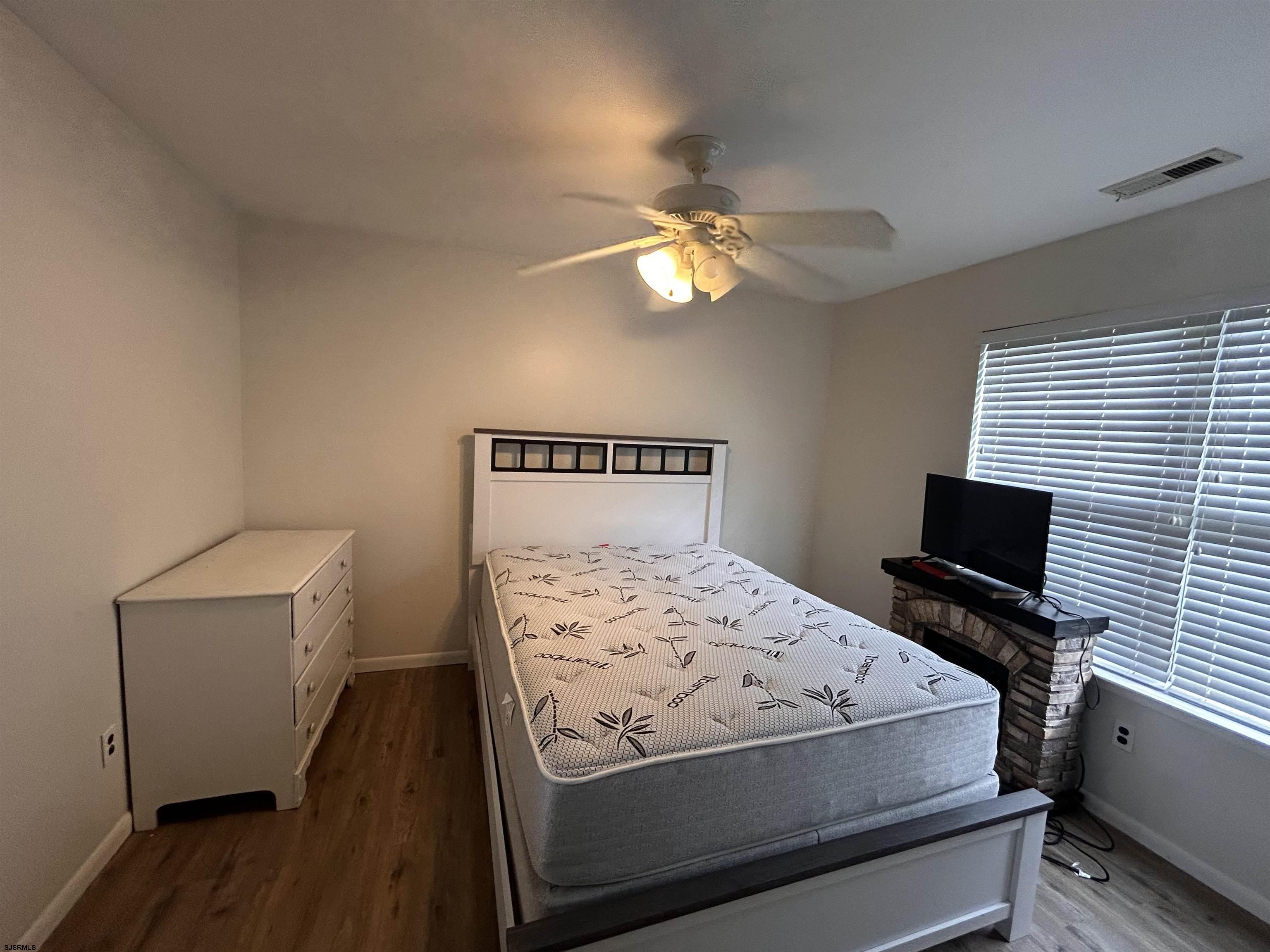 270 London Ct