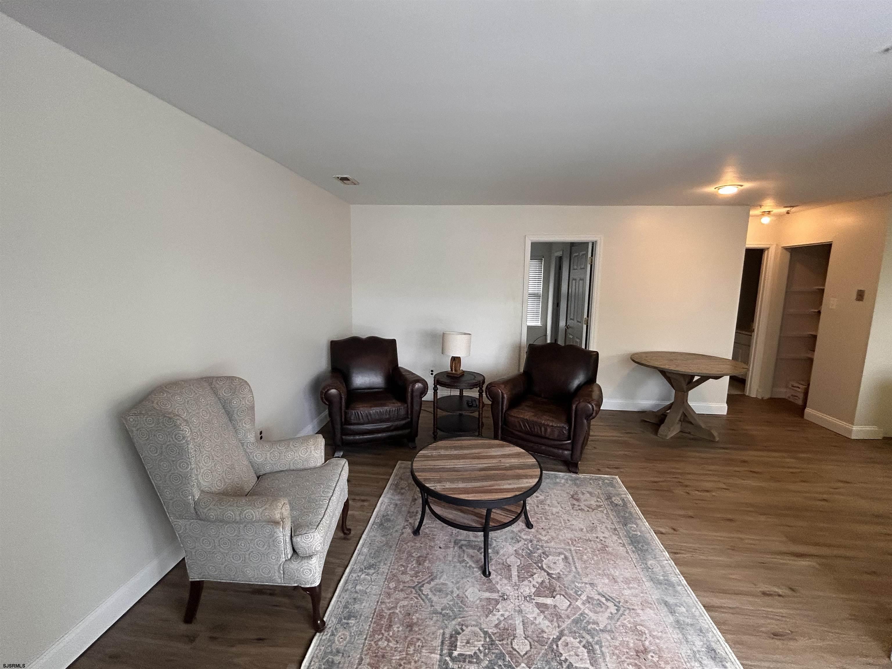 270 London Ct