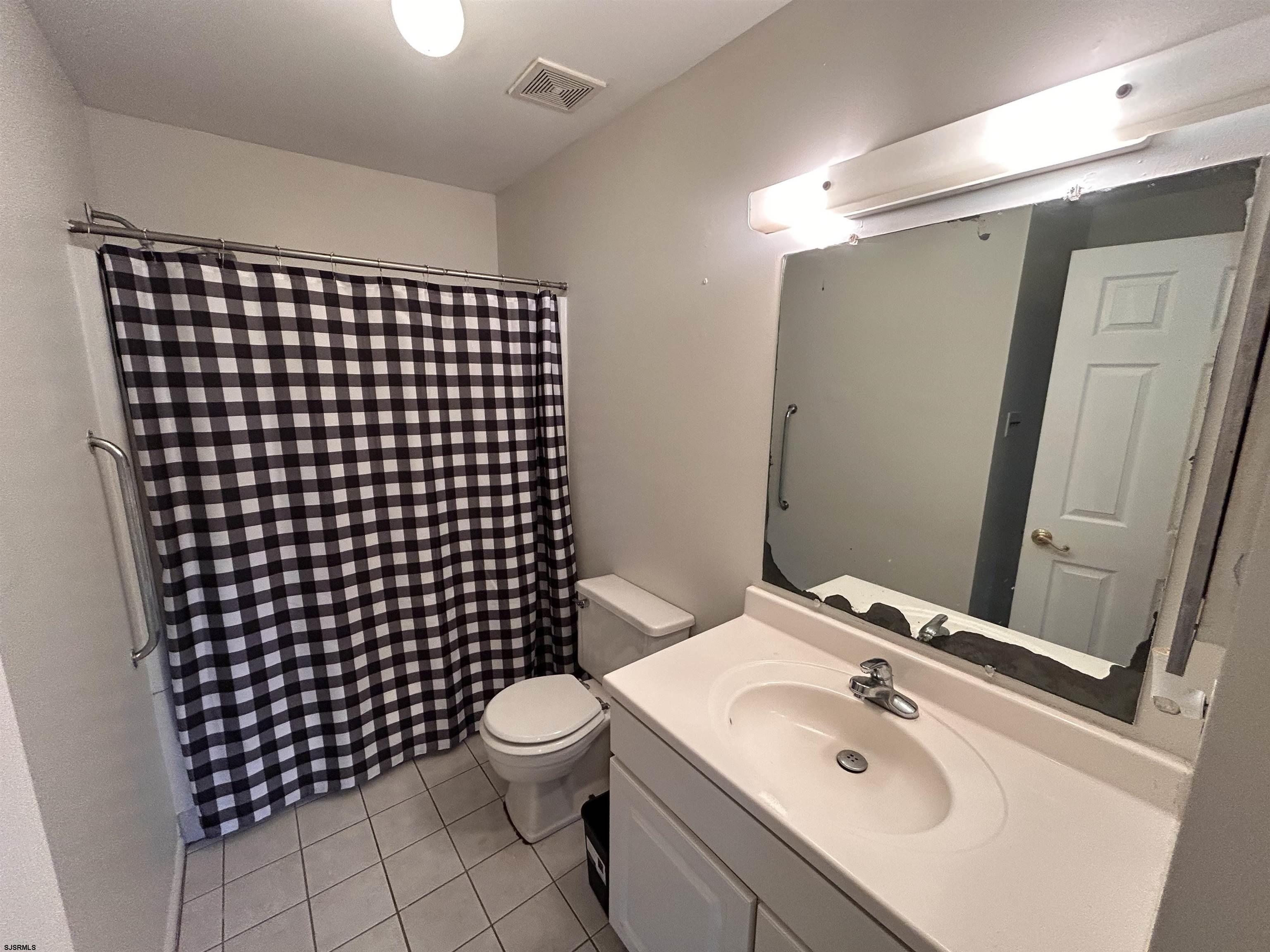 270 London Ct