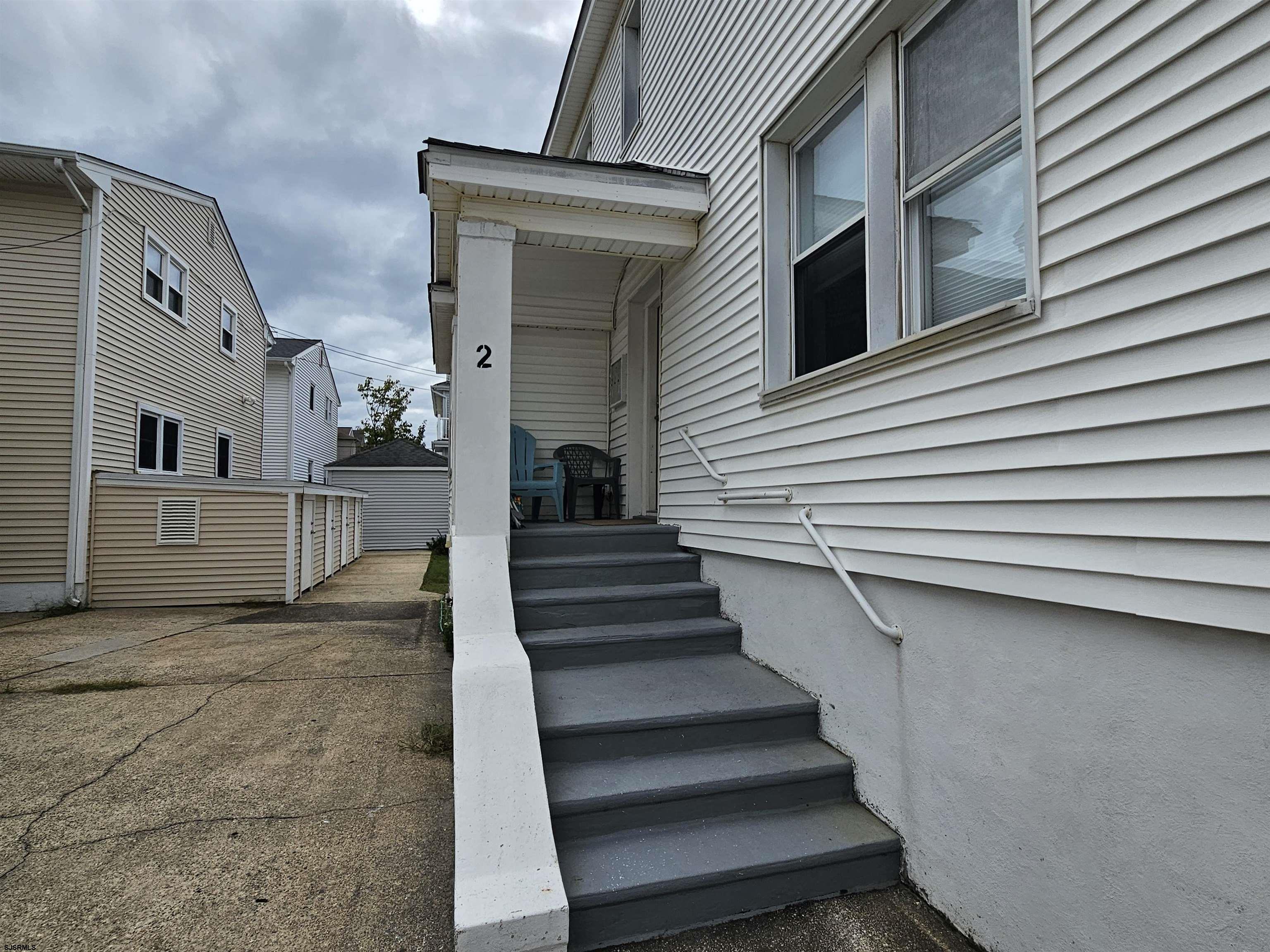 2 N Newark Avenue - Picture 2