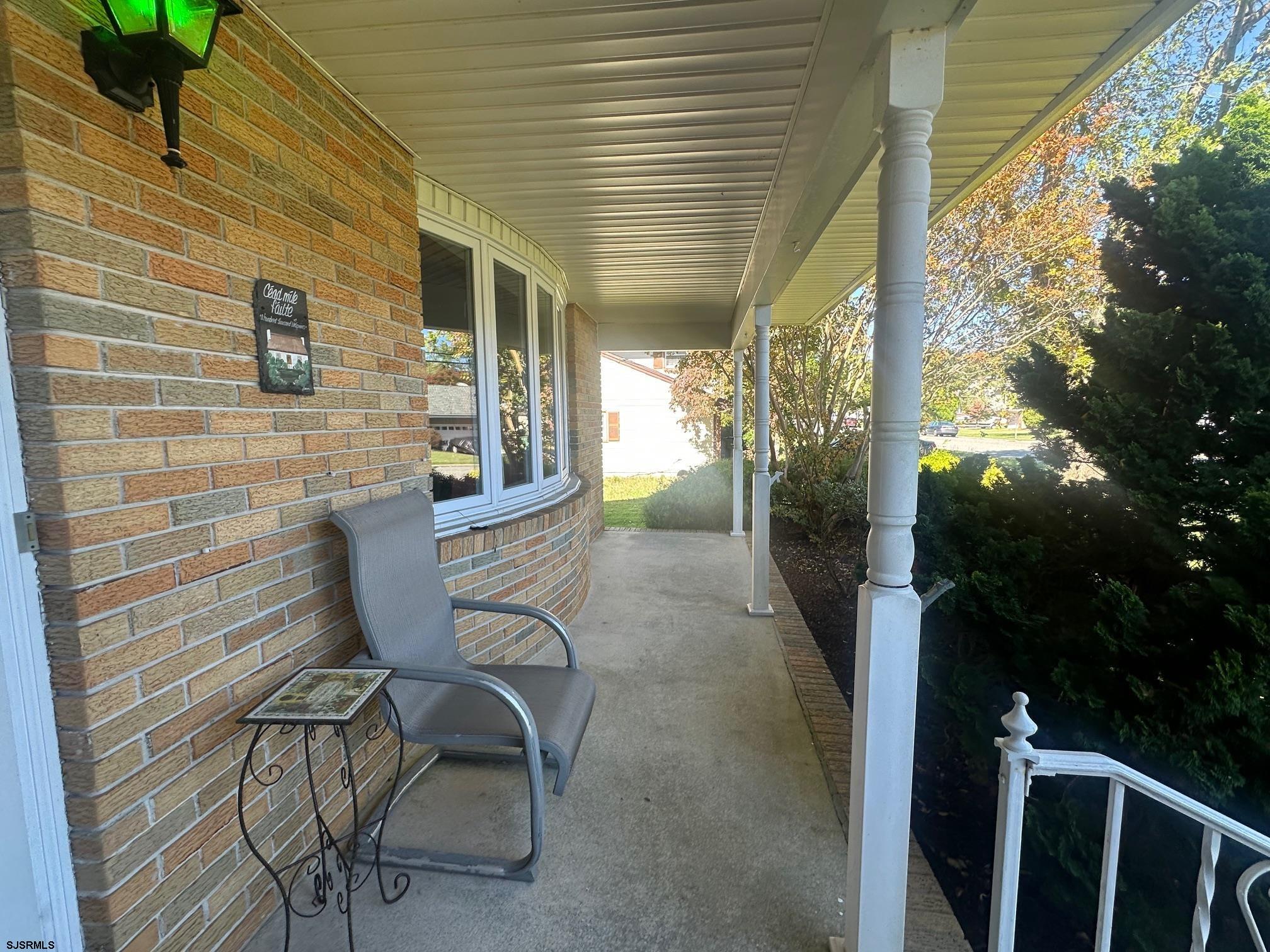 203 Rosemarie Dr - Picture 1