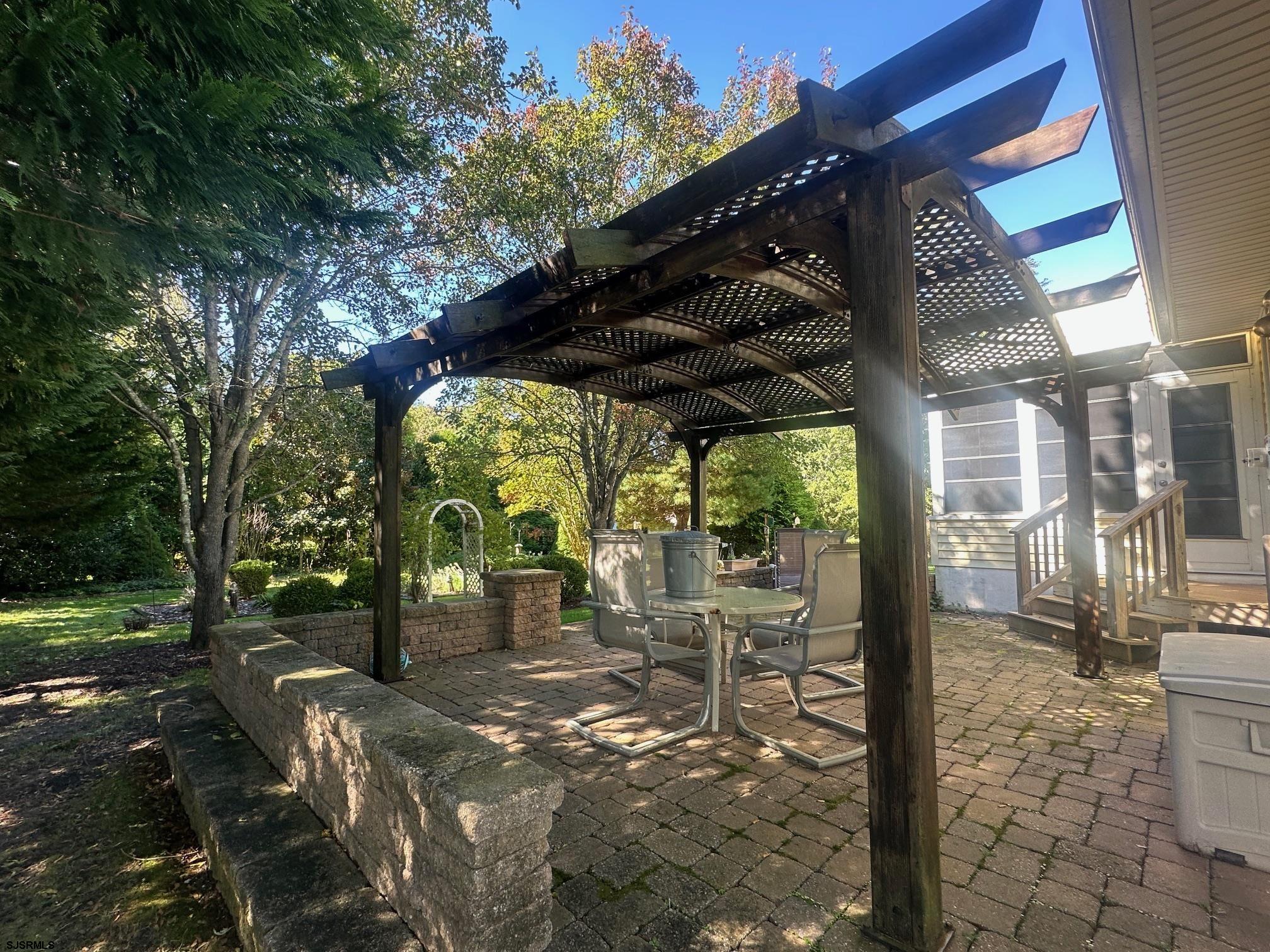 203 Rosemarie Dr - Picture 3