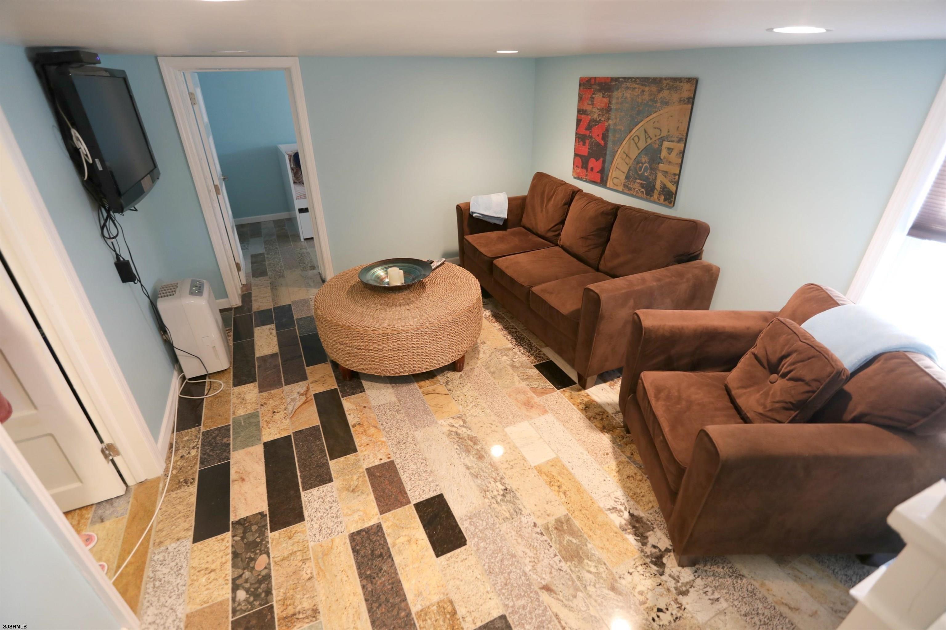 26 N Richards Avenue