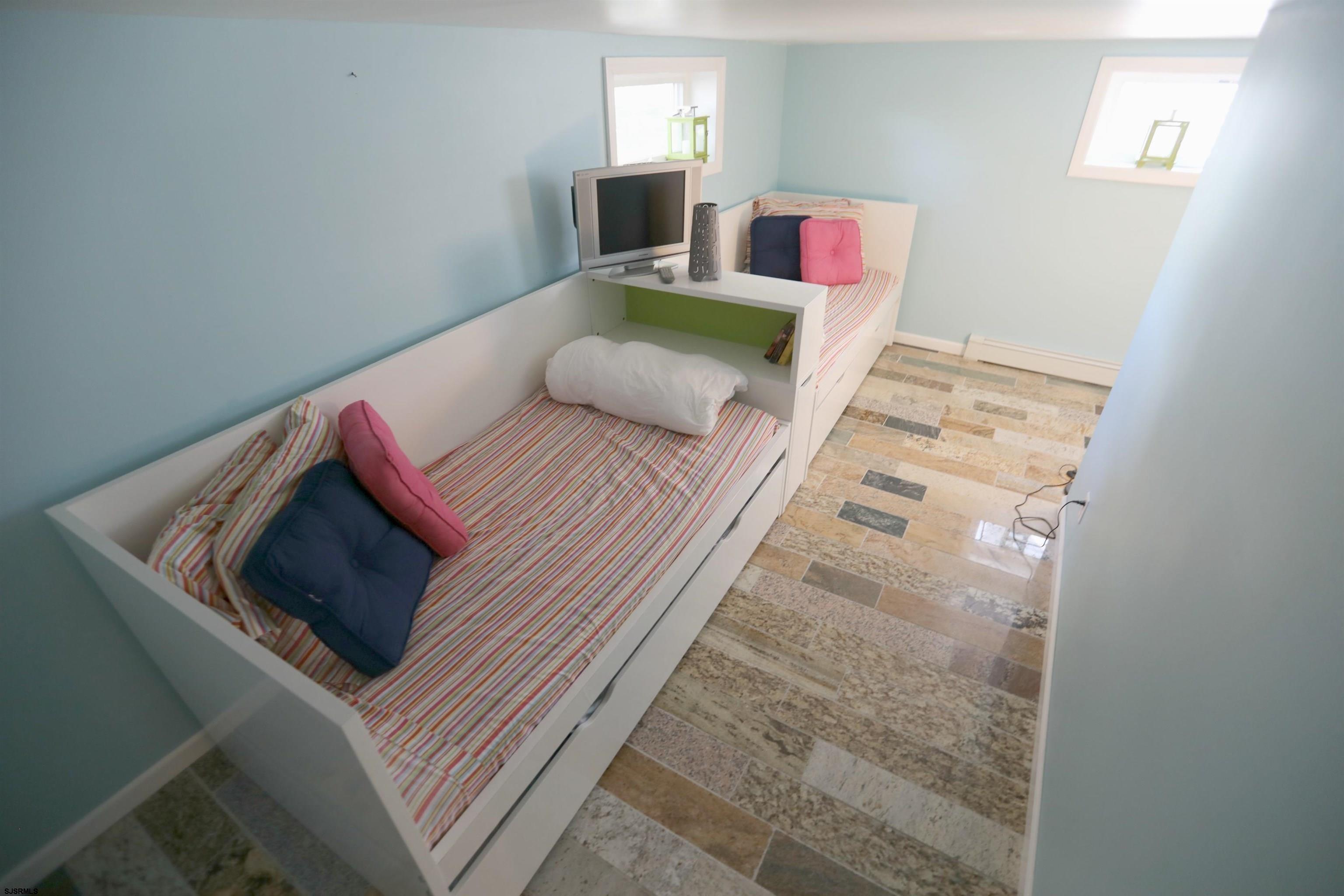 26 N Richards Avenue