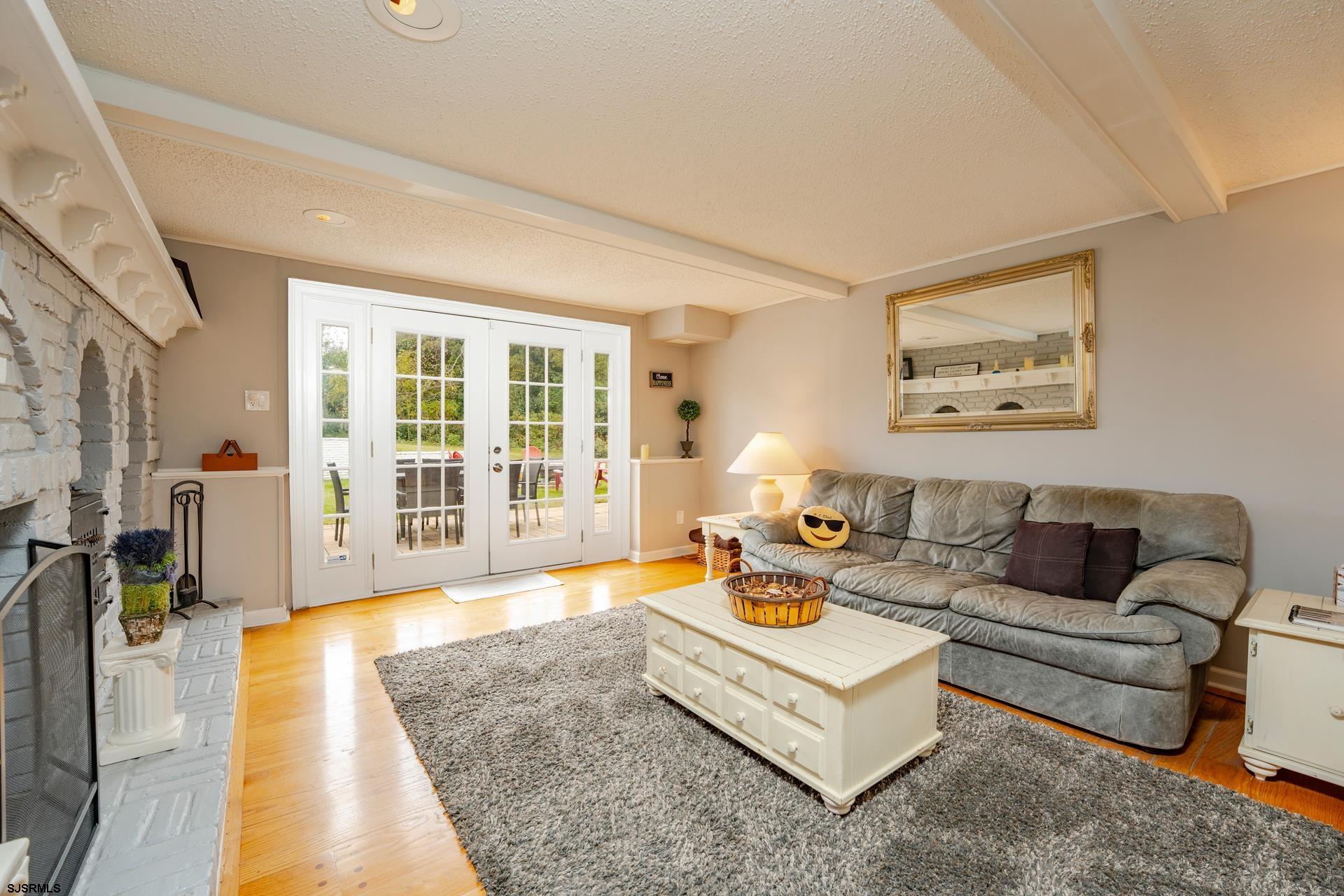 202 English Ln