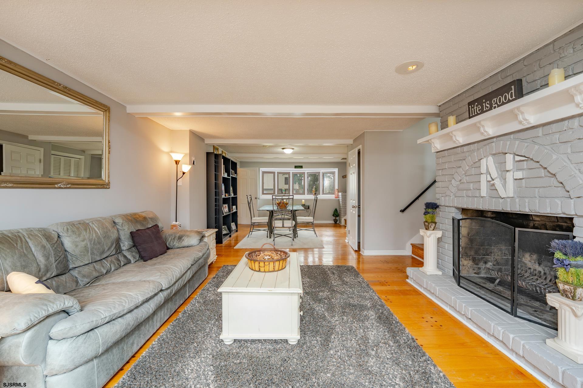 202 English Ln
