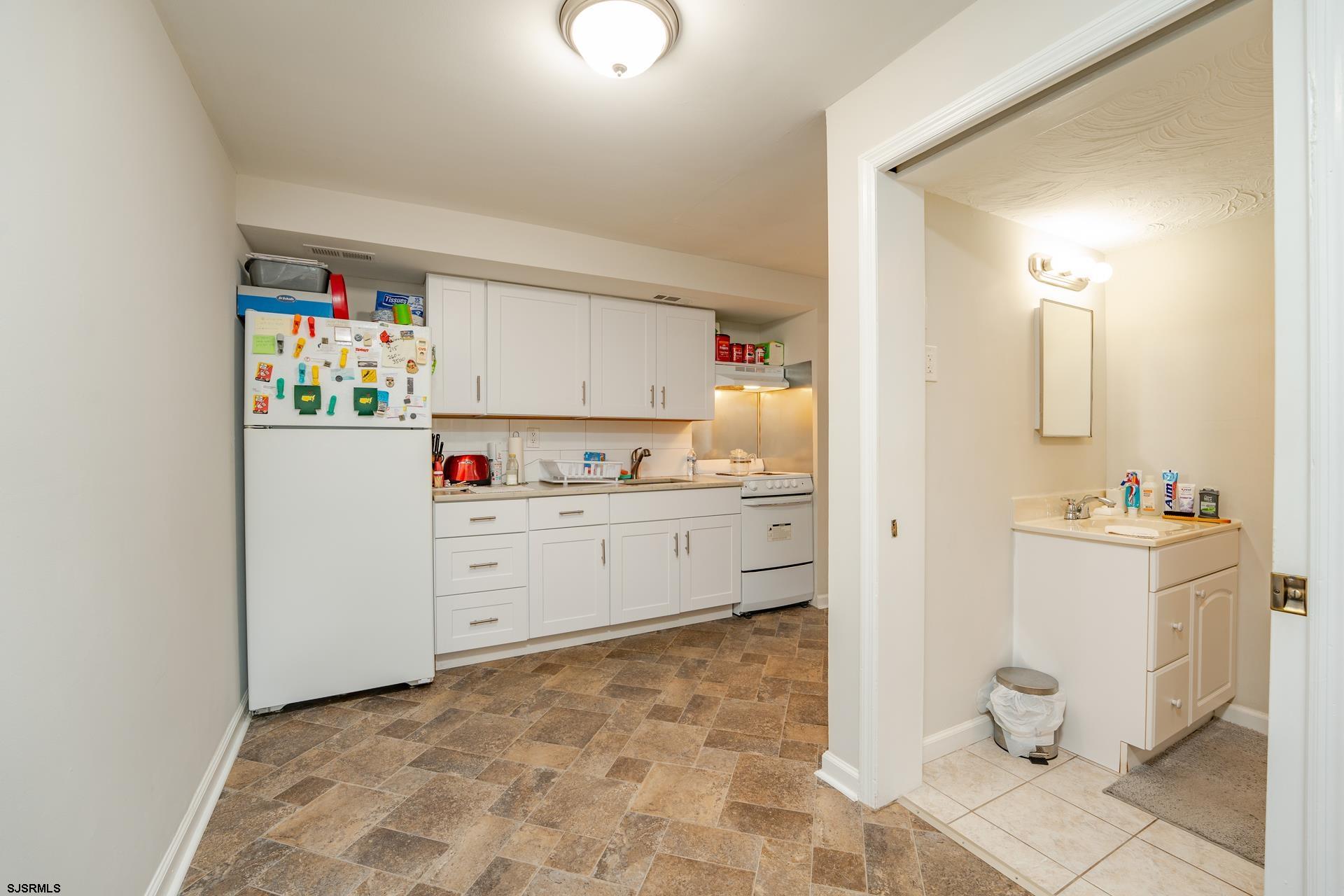 202 English Ln