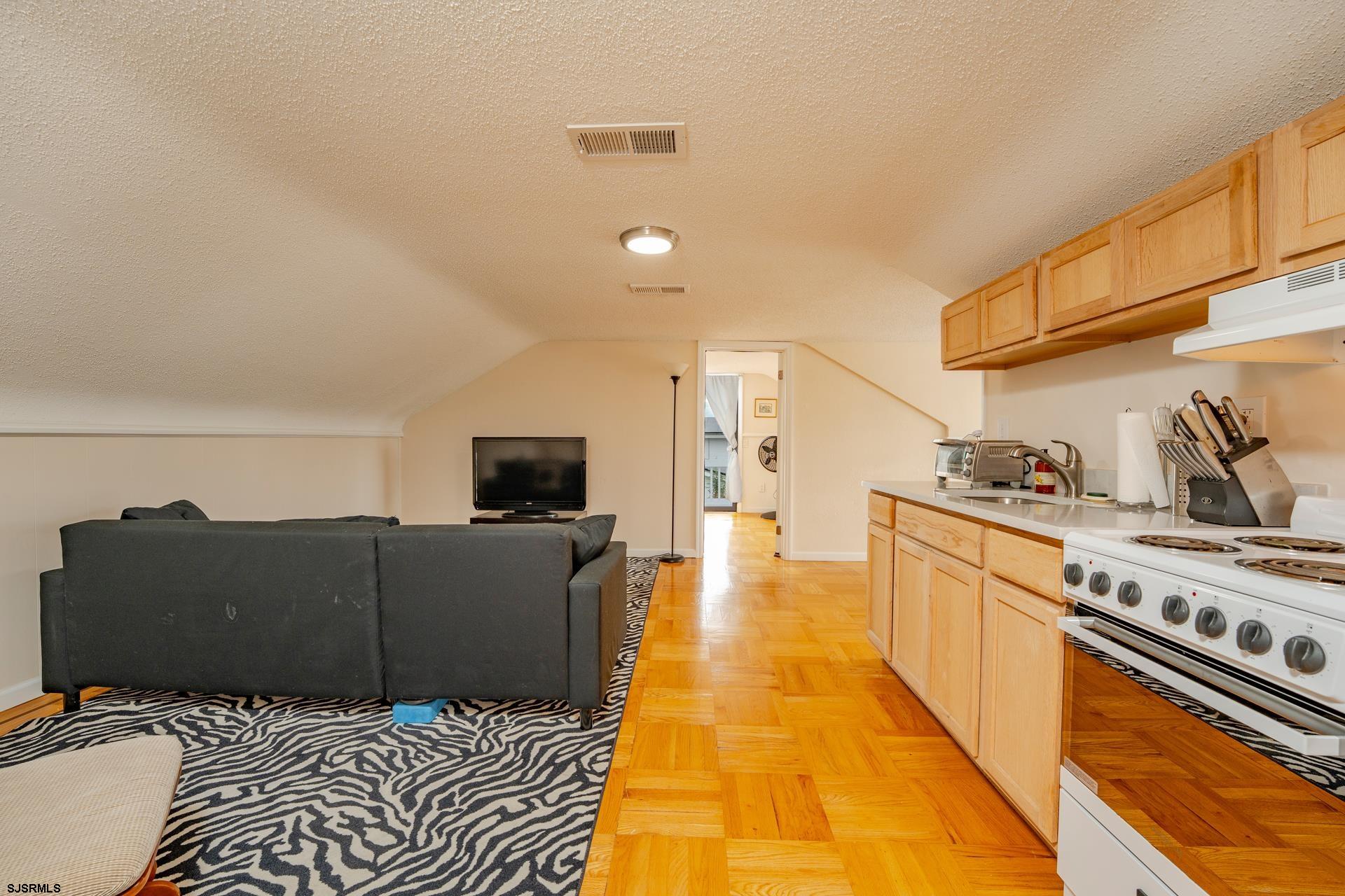 202 English Ln