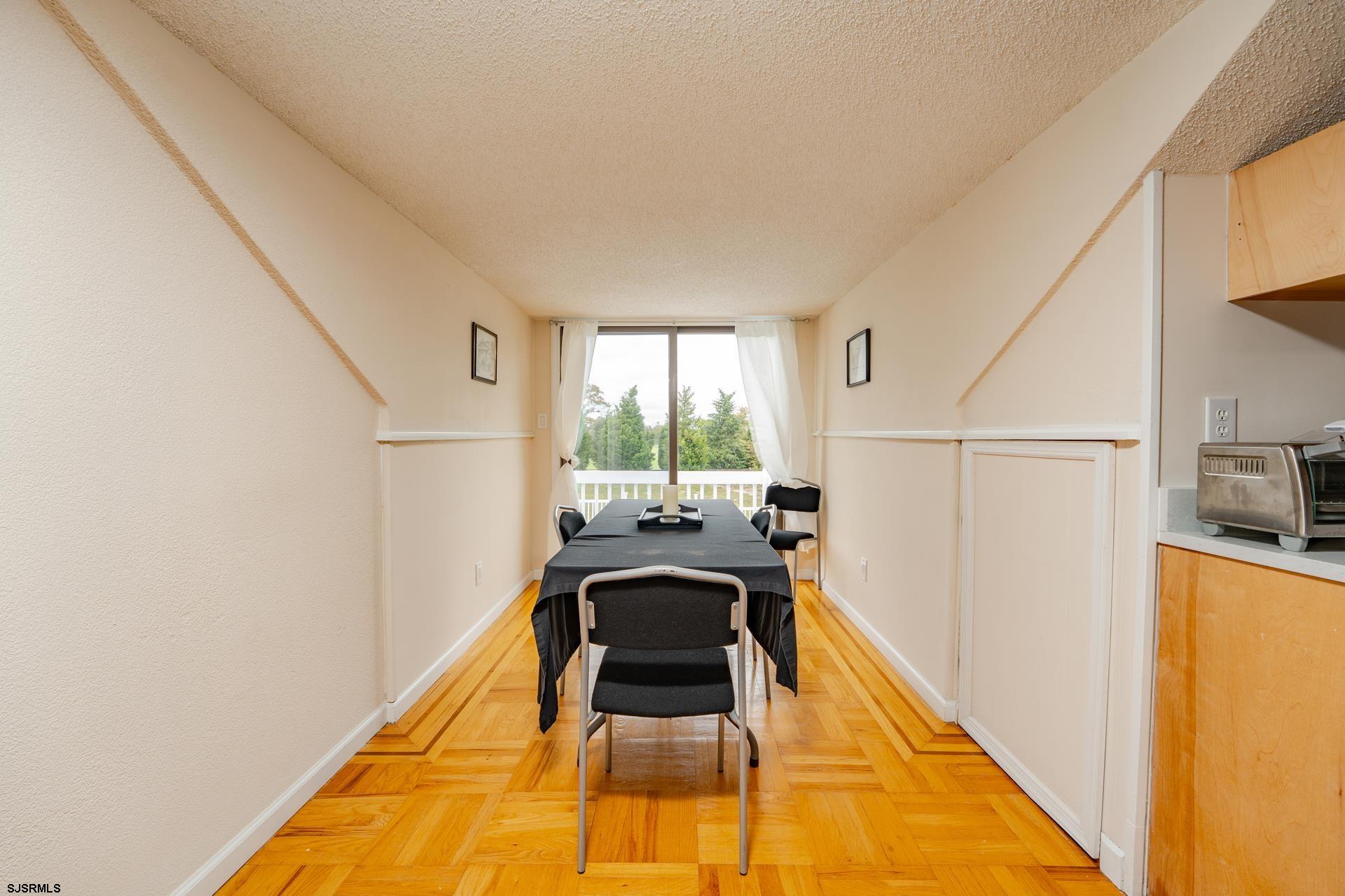 202 English Ln