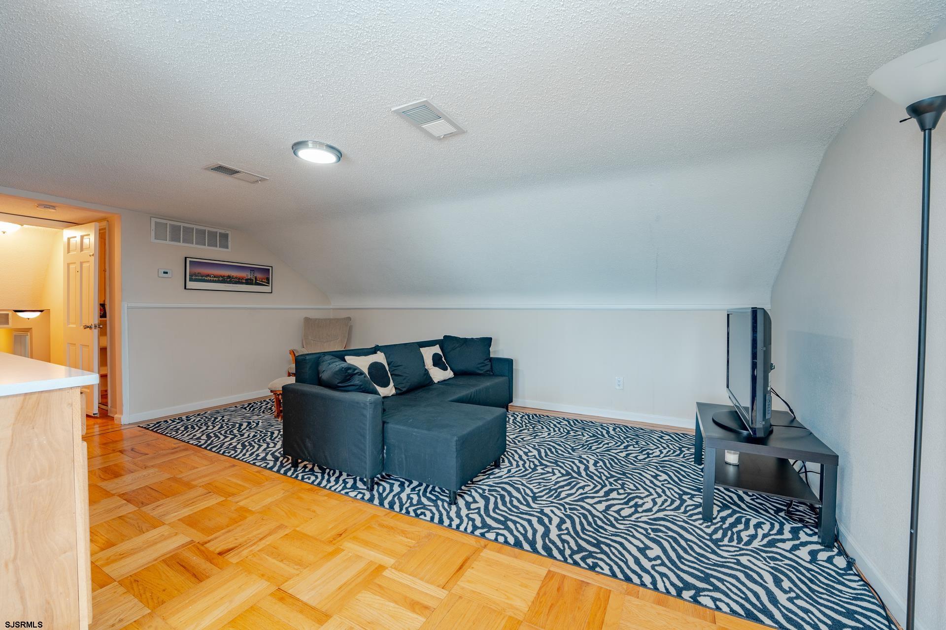 202 English Ln