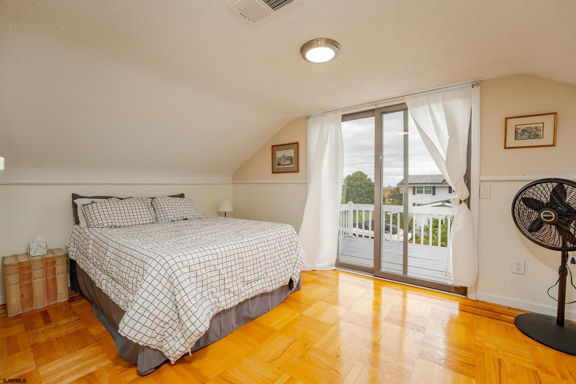 202 English Ln