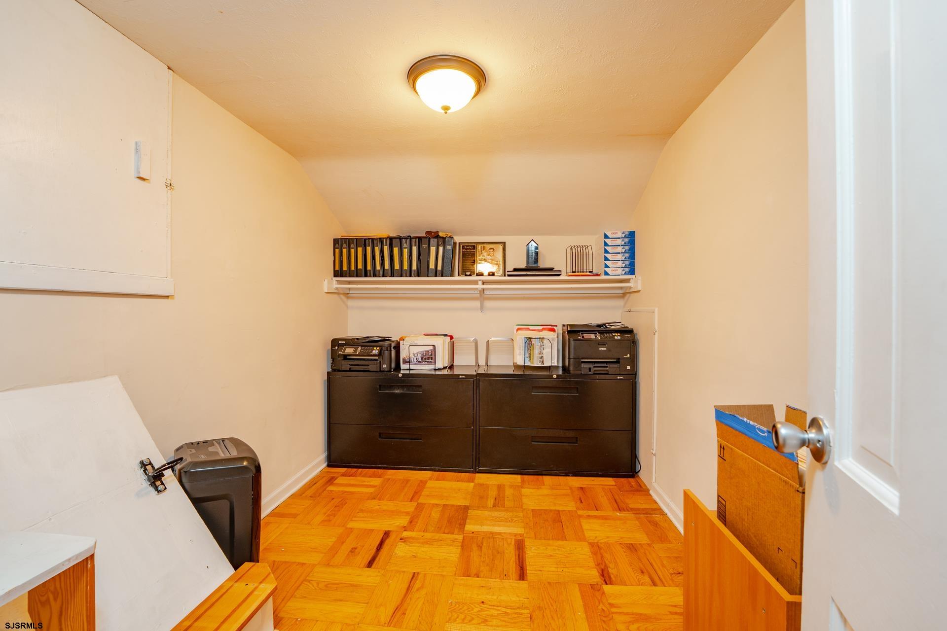 202 English Ln