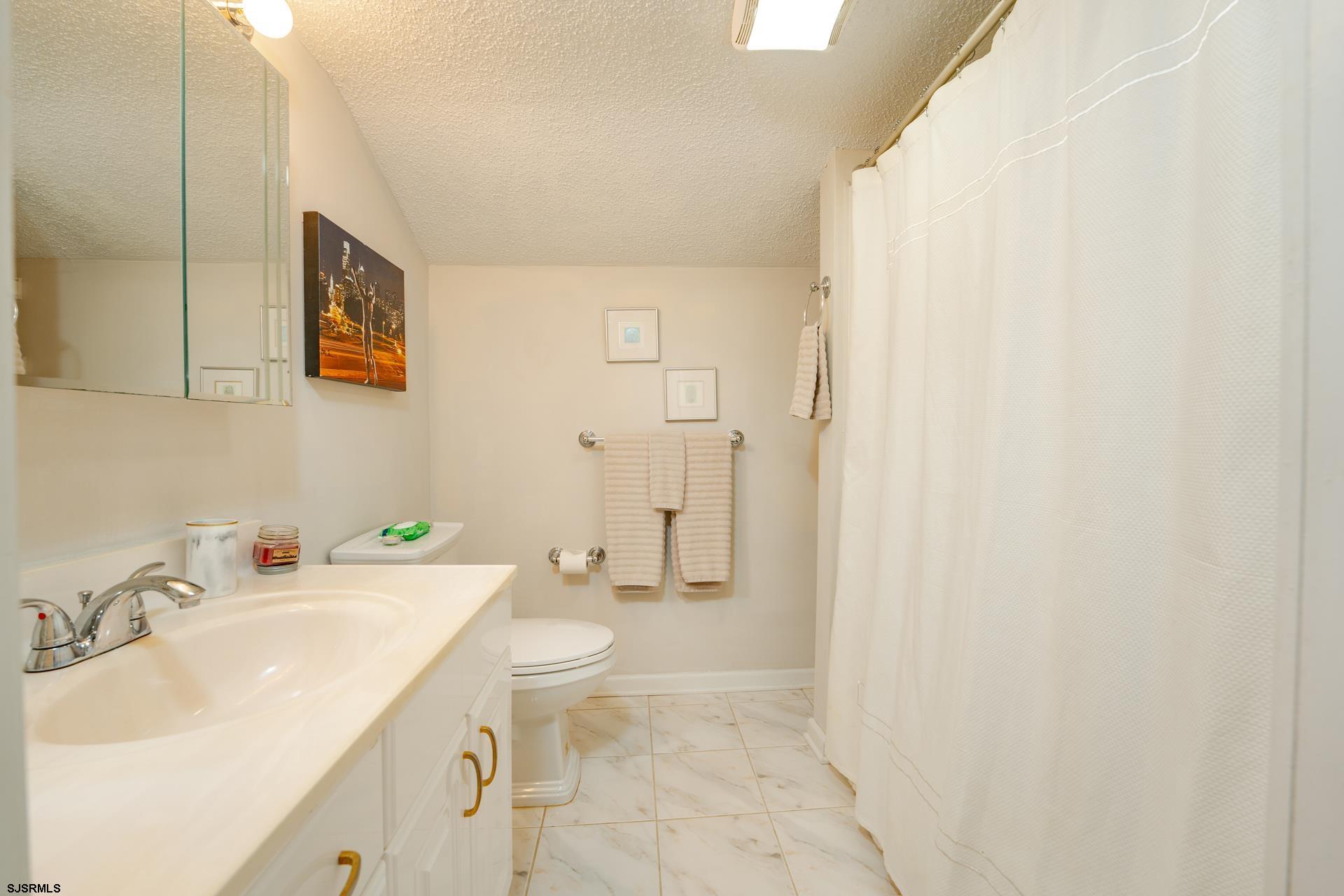 202 English Ln