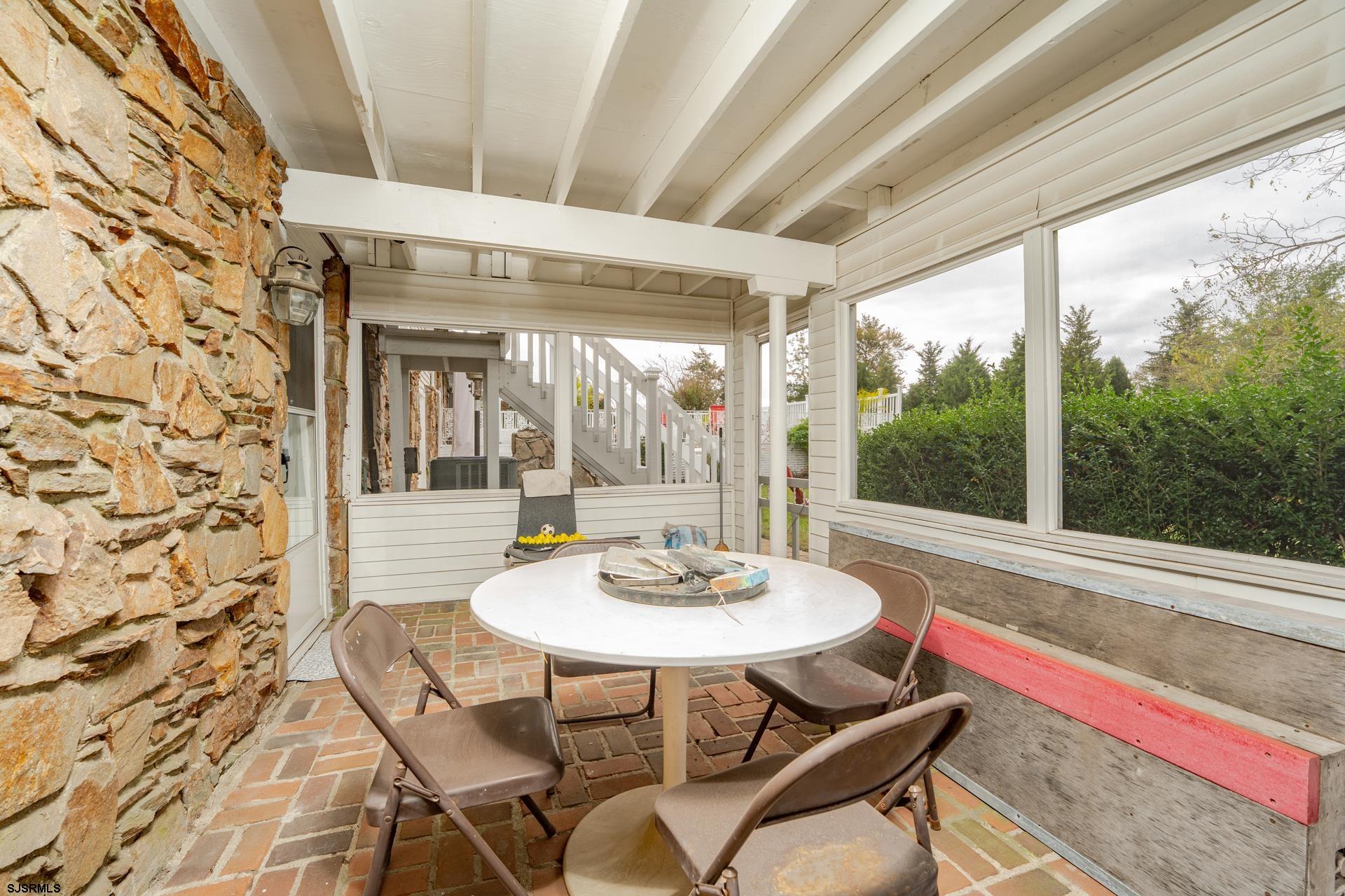 202 English Ln