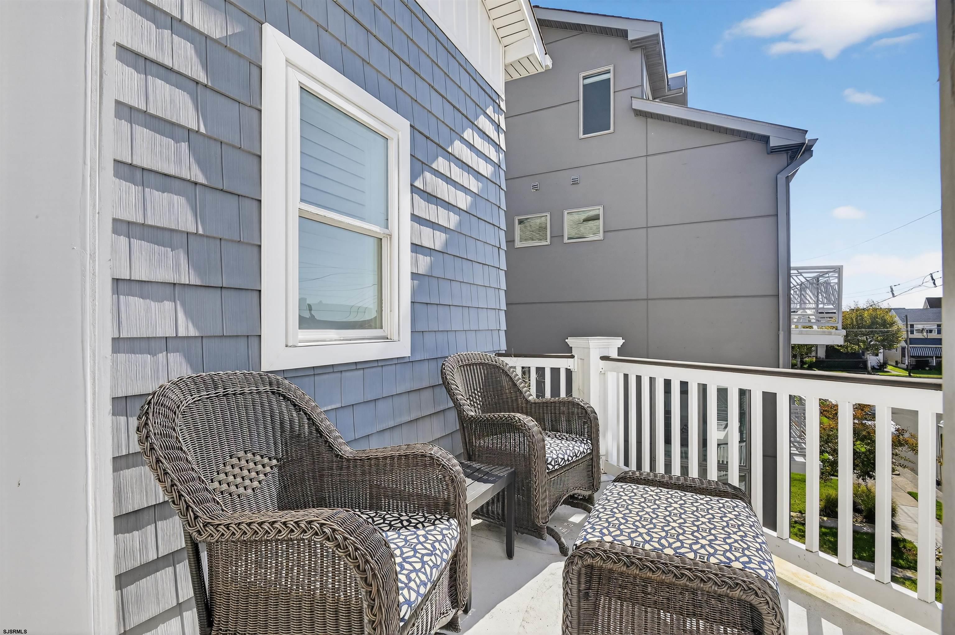 5 N Iroquois Avenue