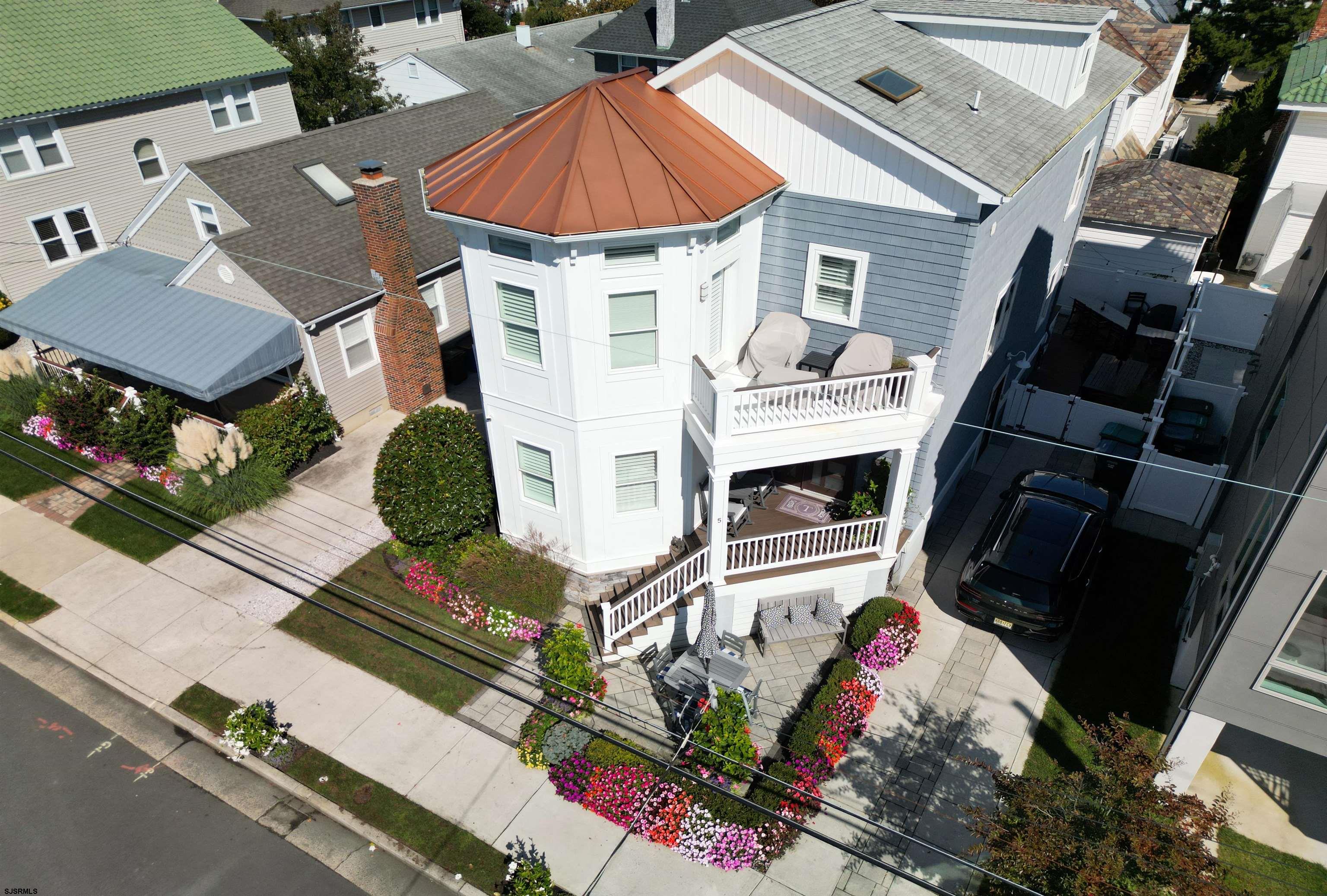 5 N Iroquois Avenue