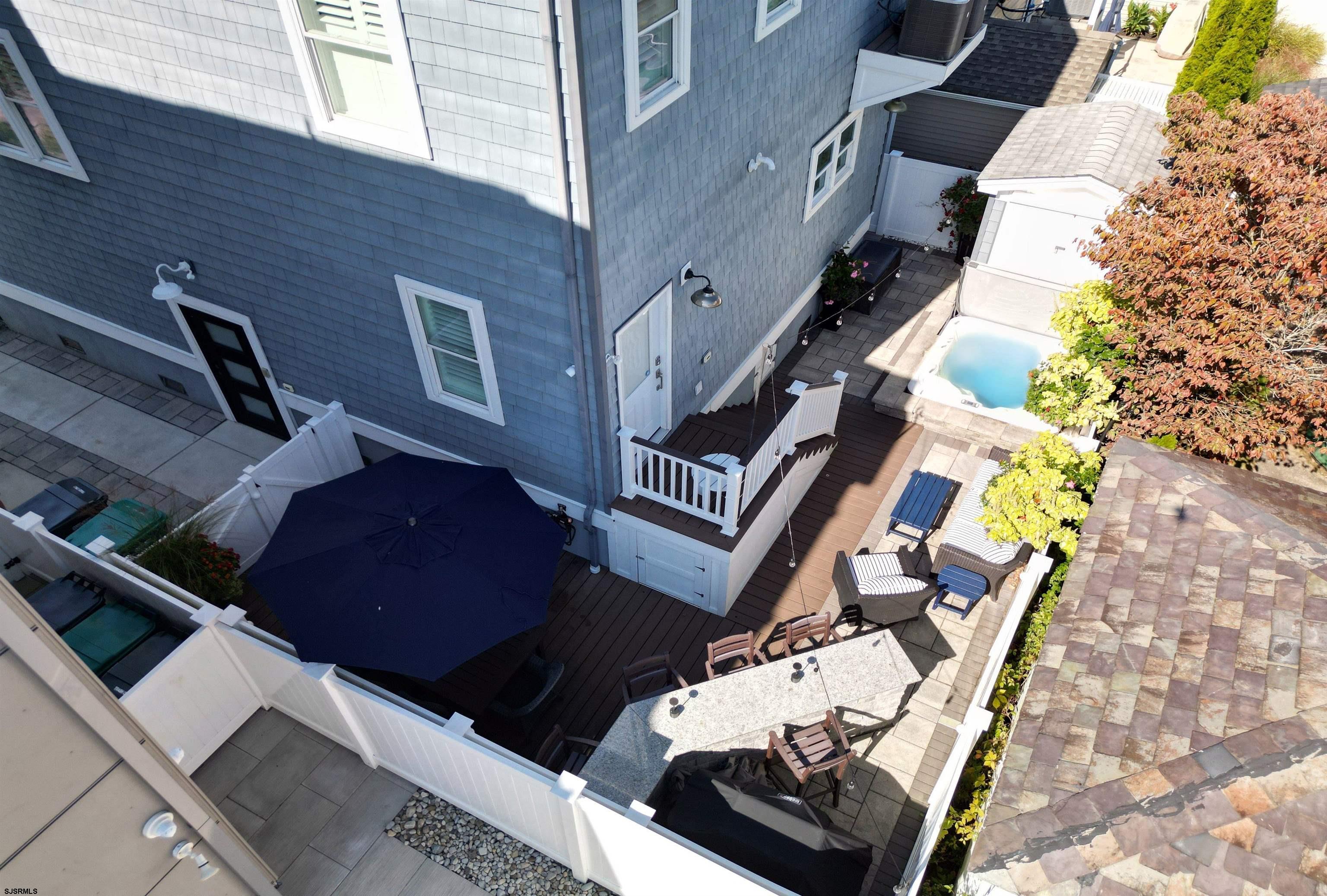 5 N Iroquois Avenue