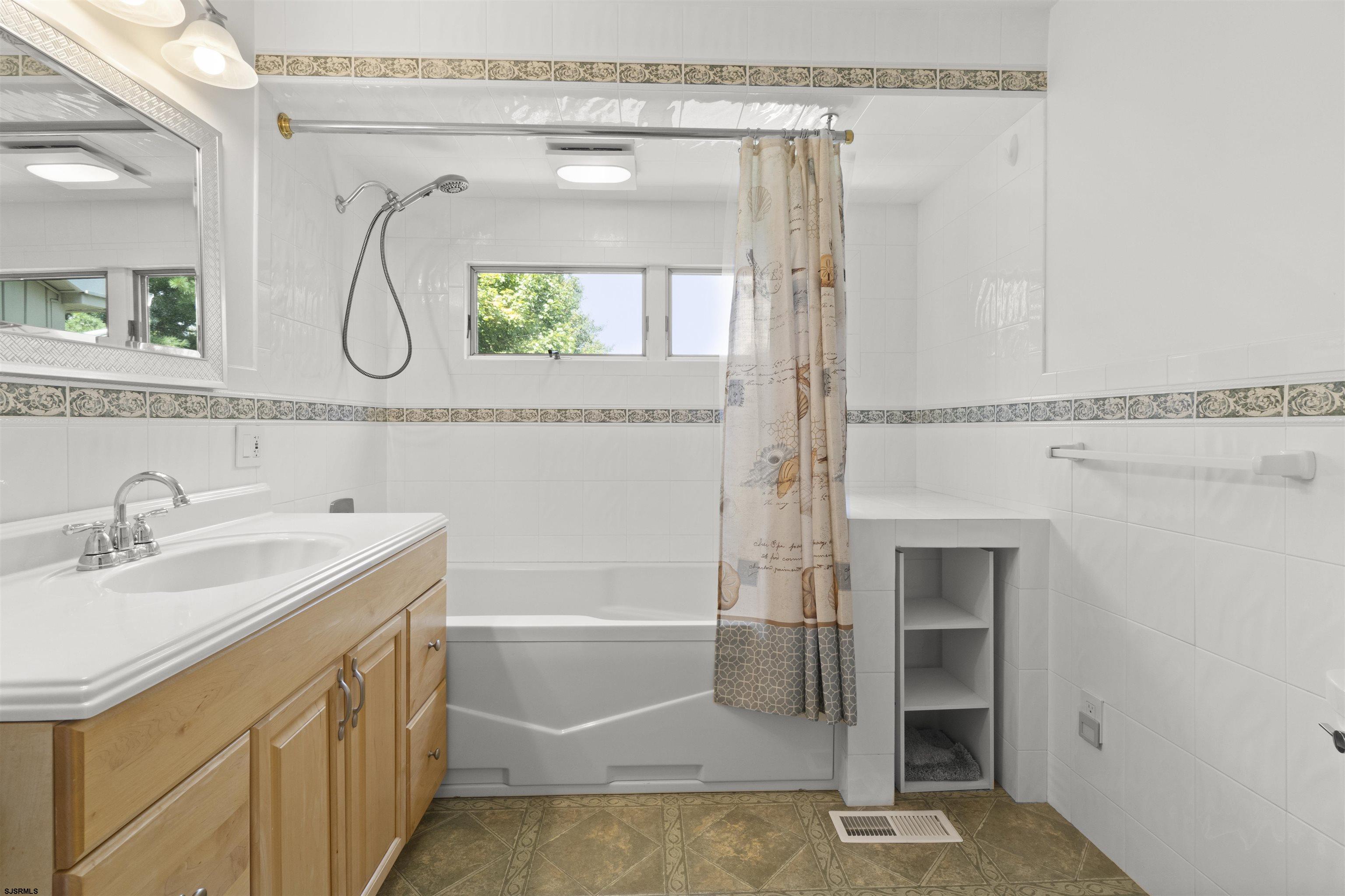 18 Greate Bay Dr Dr