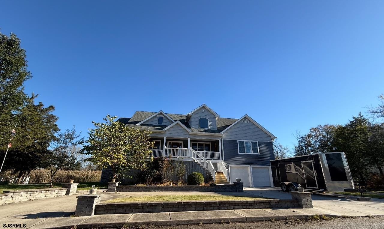 205 Harbor Dr - Picture 2