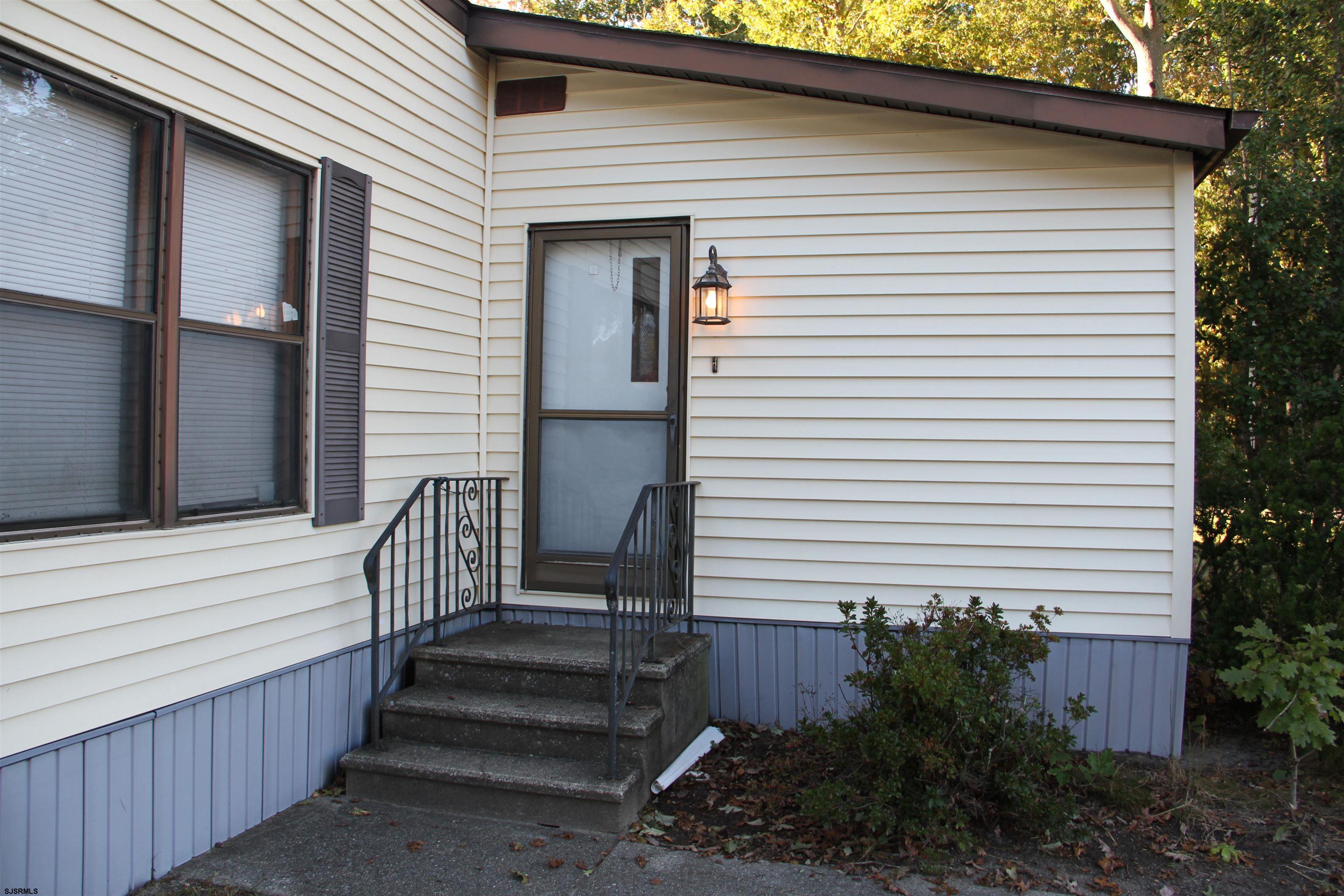 115 Mast Dr - Picture 3