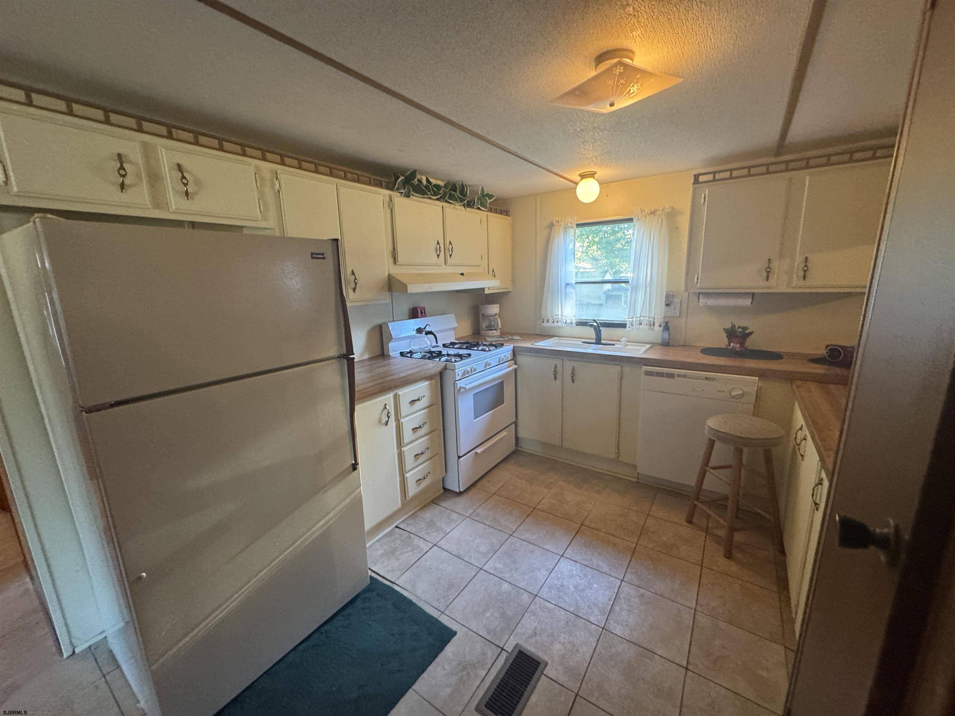 115 Mast Dr