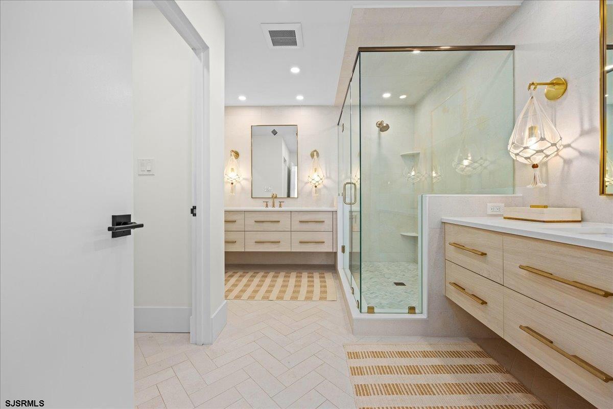 17 N Mansfield Avenue