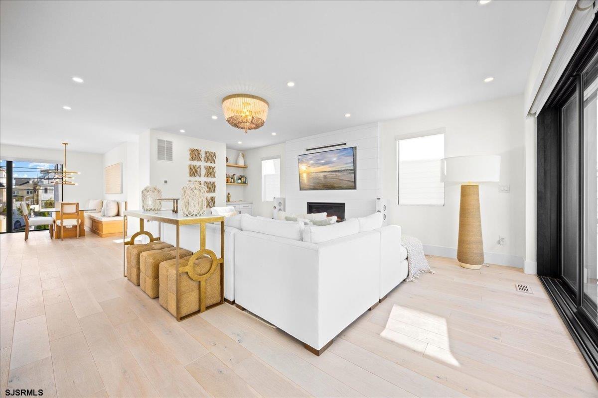 17 N Mansfield Avenue