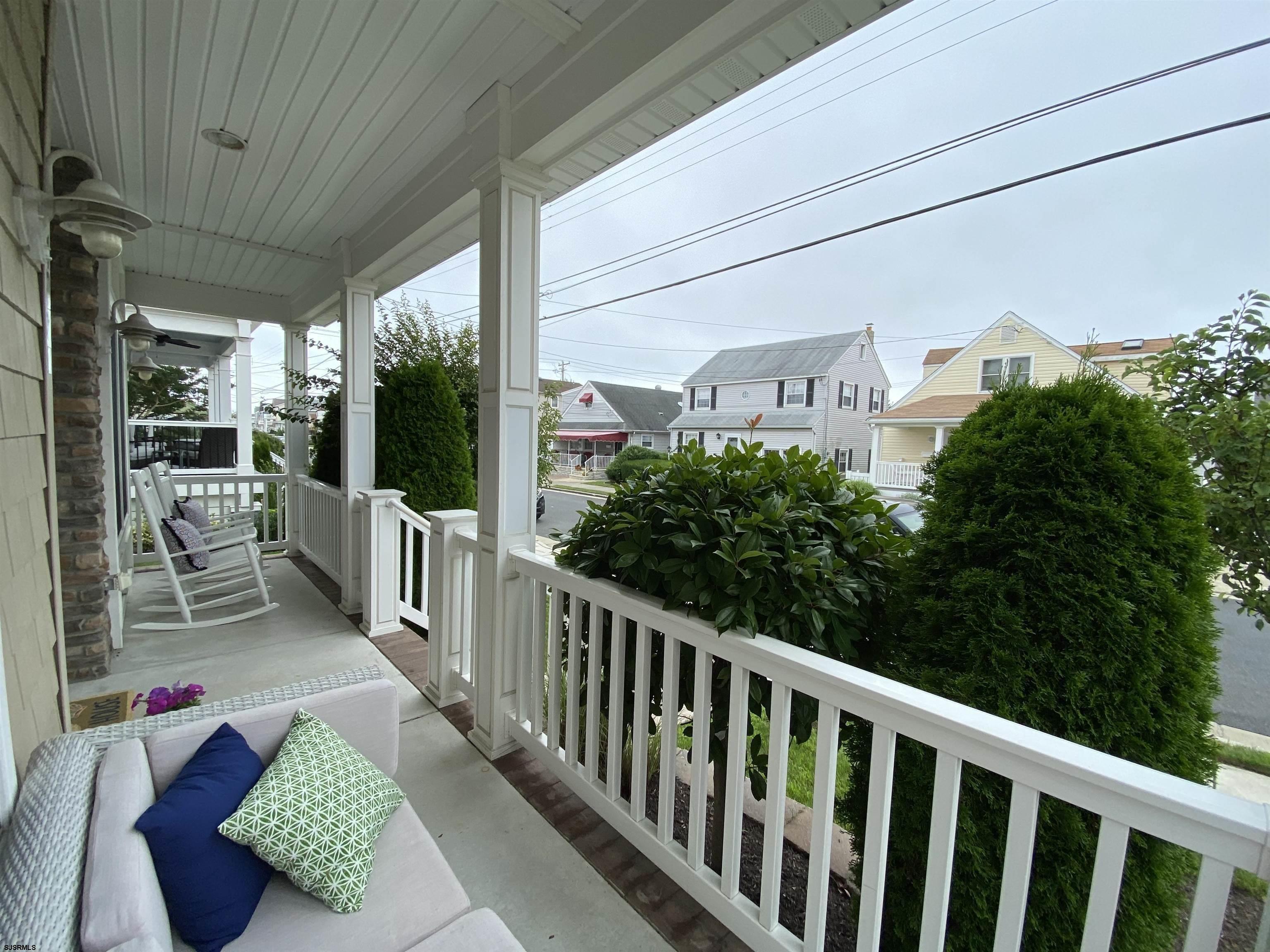107 N Douglas - Picture 3