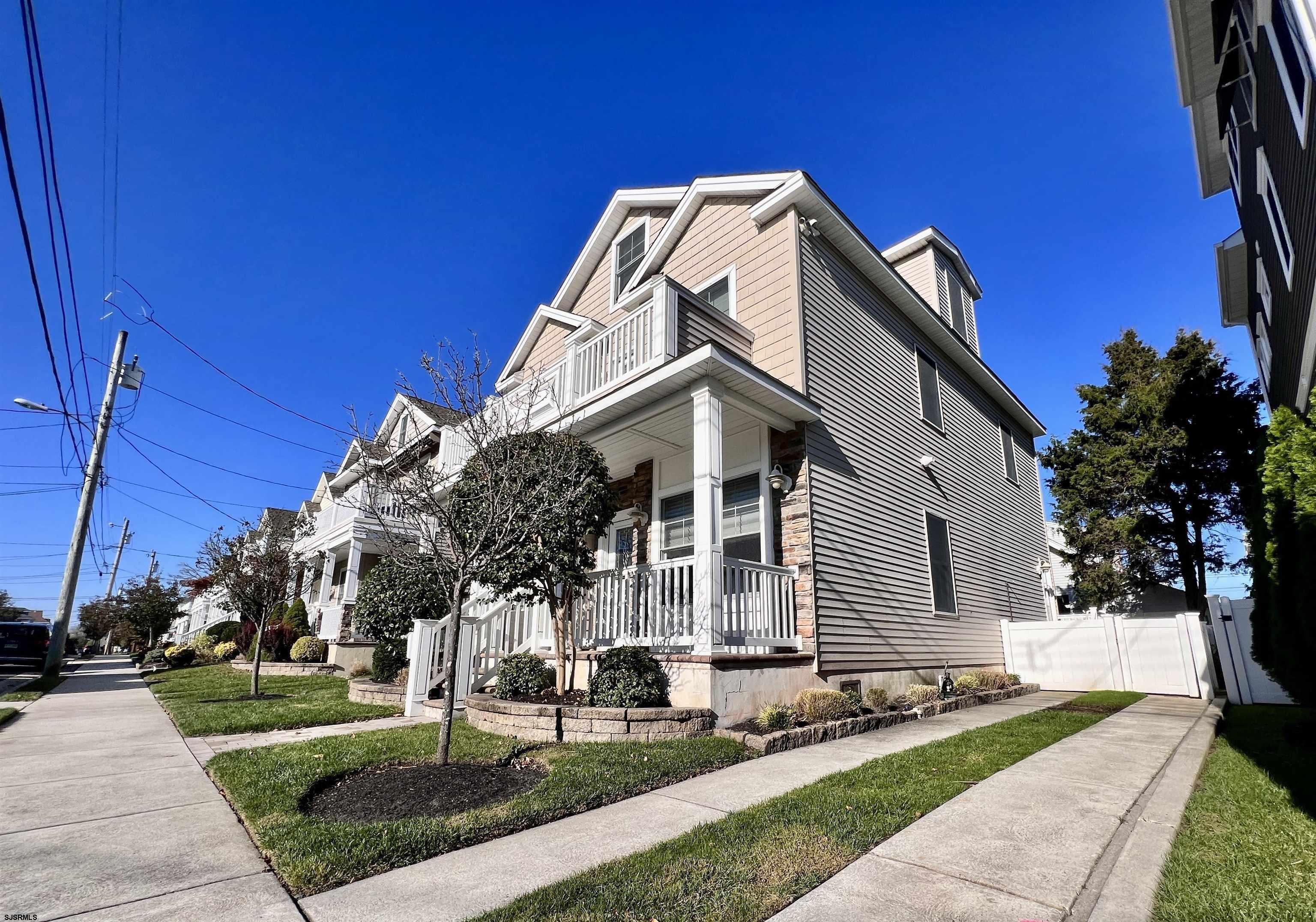 107 N Douglas