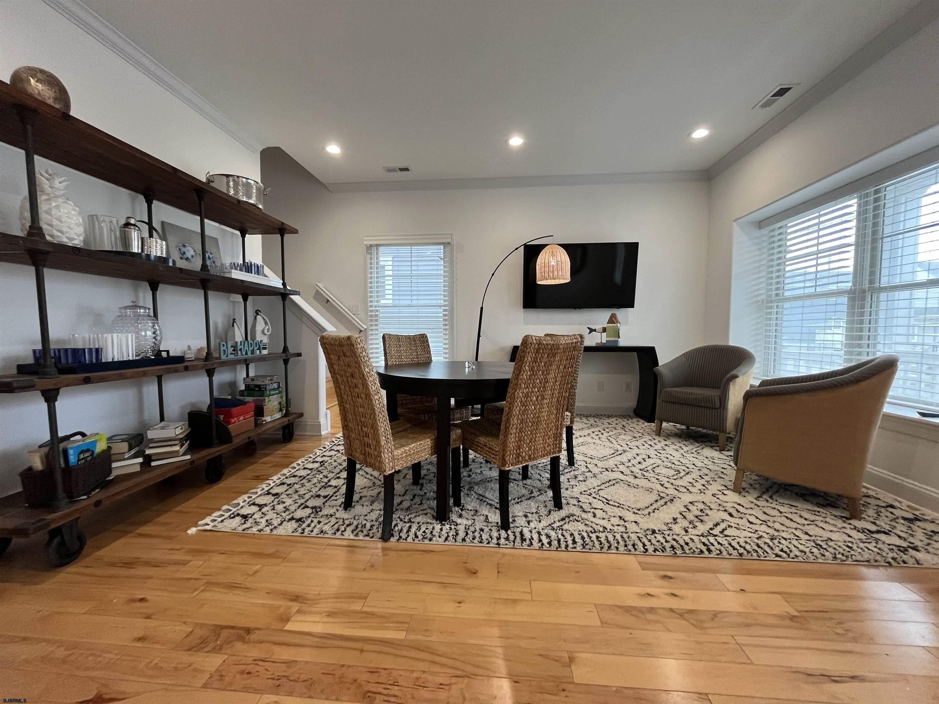 107 N Douglas - Picture 4