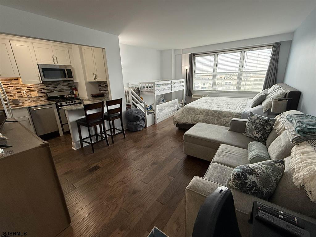 9400 Atlantic Avenue - Picture 1