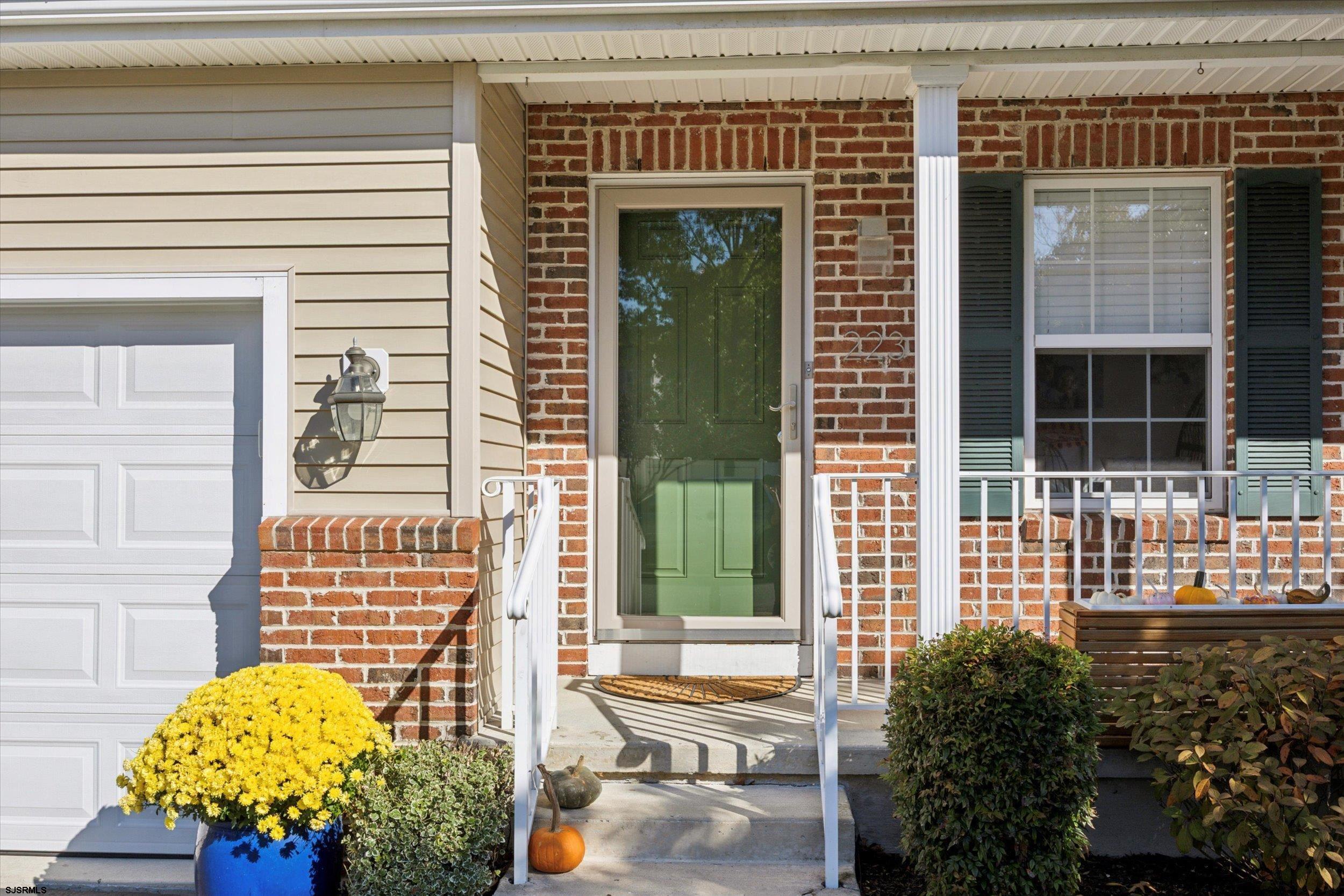 223 Sun Valley Cir - Picture 2