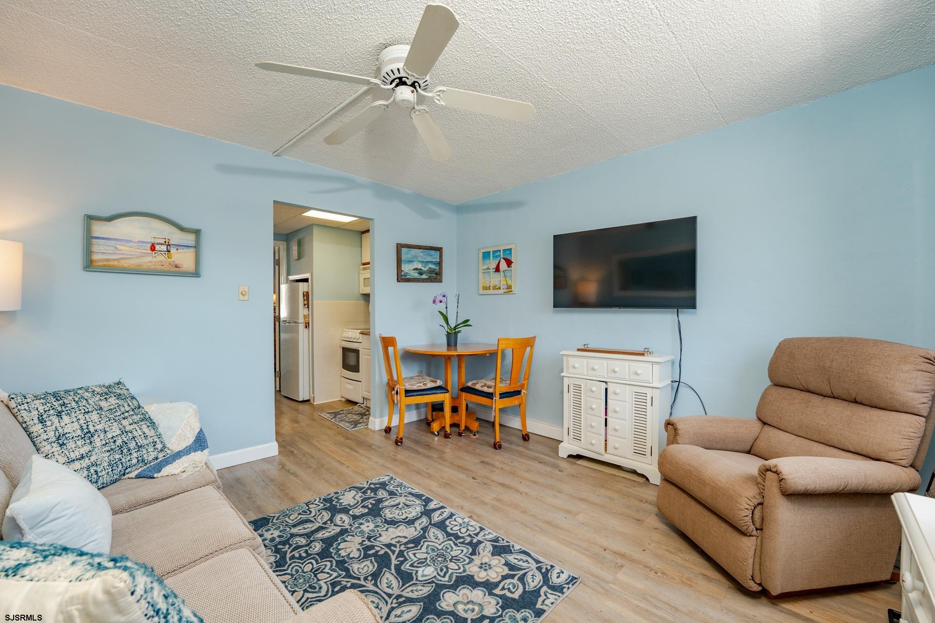 921 Wesley Ave, A24 - Picture 3