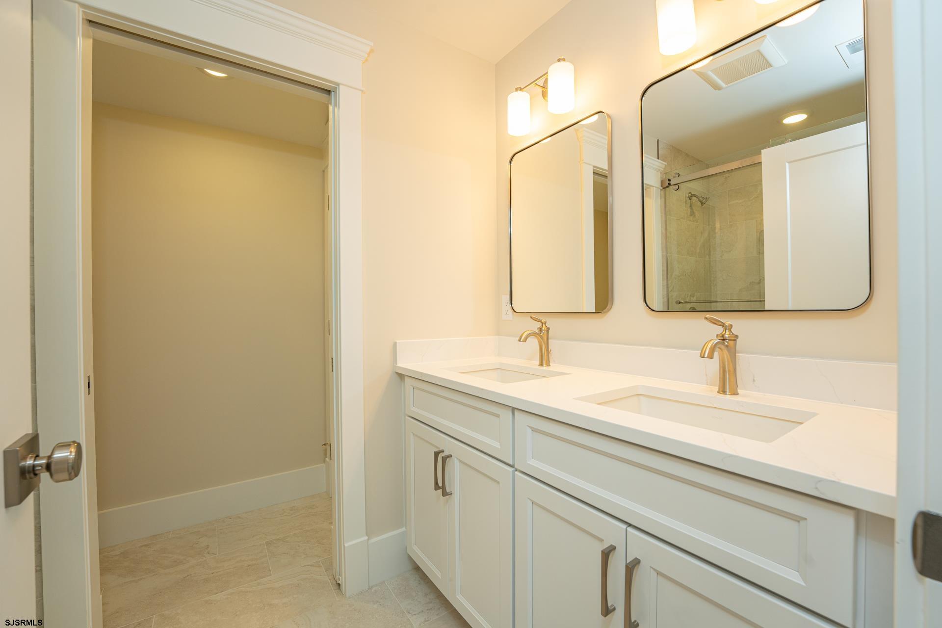 829 Unit B St Charles Pl