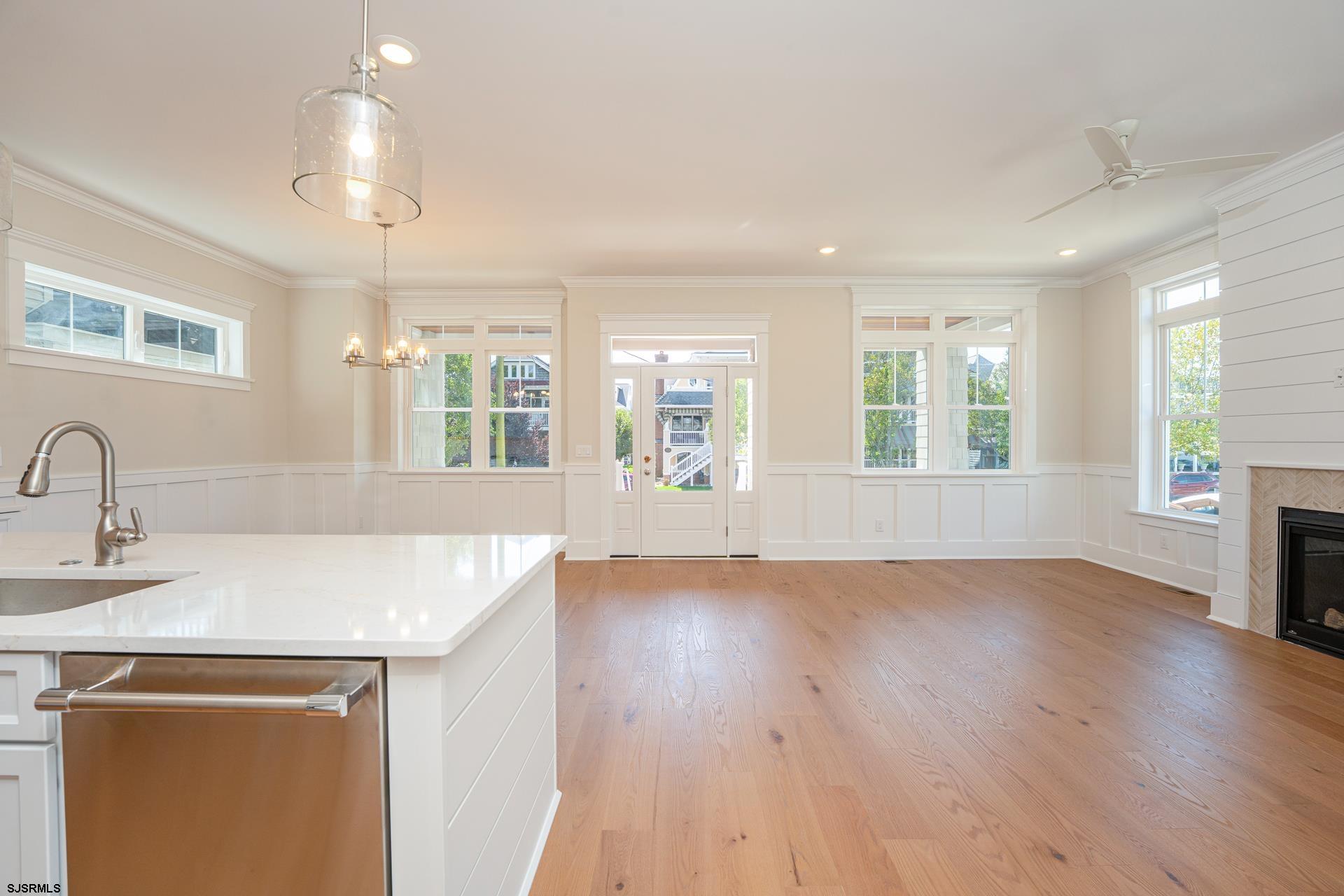 829 Unit A St Charles Pl