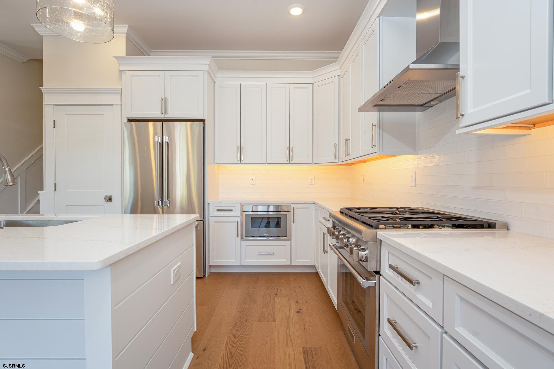 829 Unit A St Charles Pl