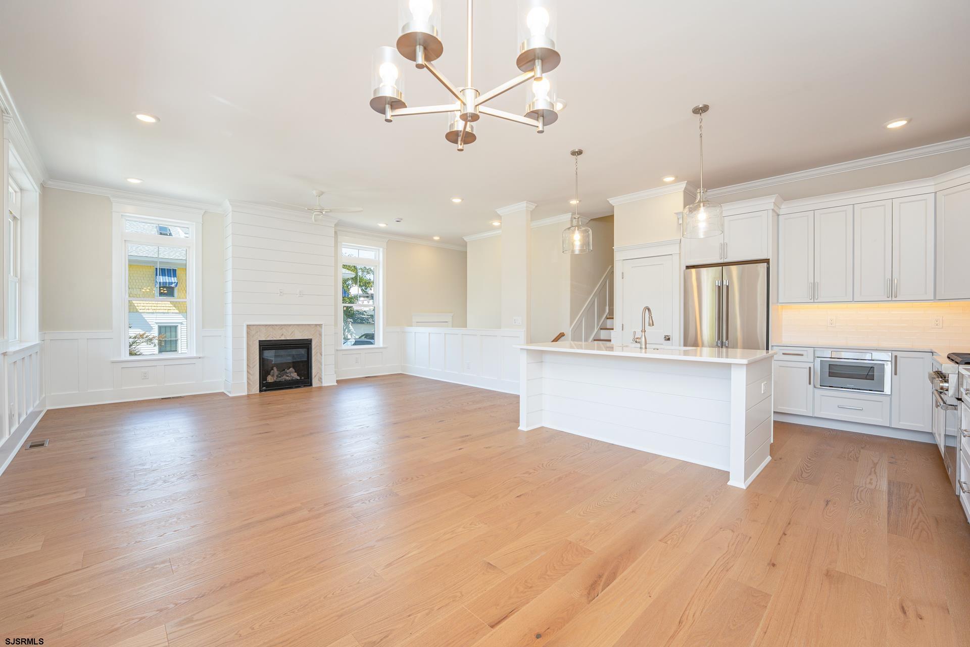 829 Unit A St Charles Pl