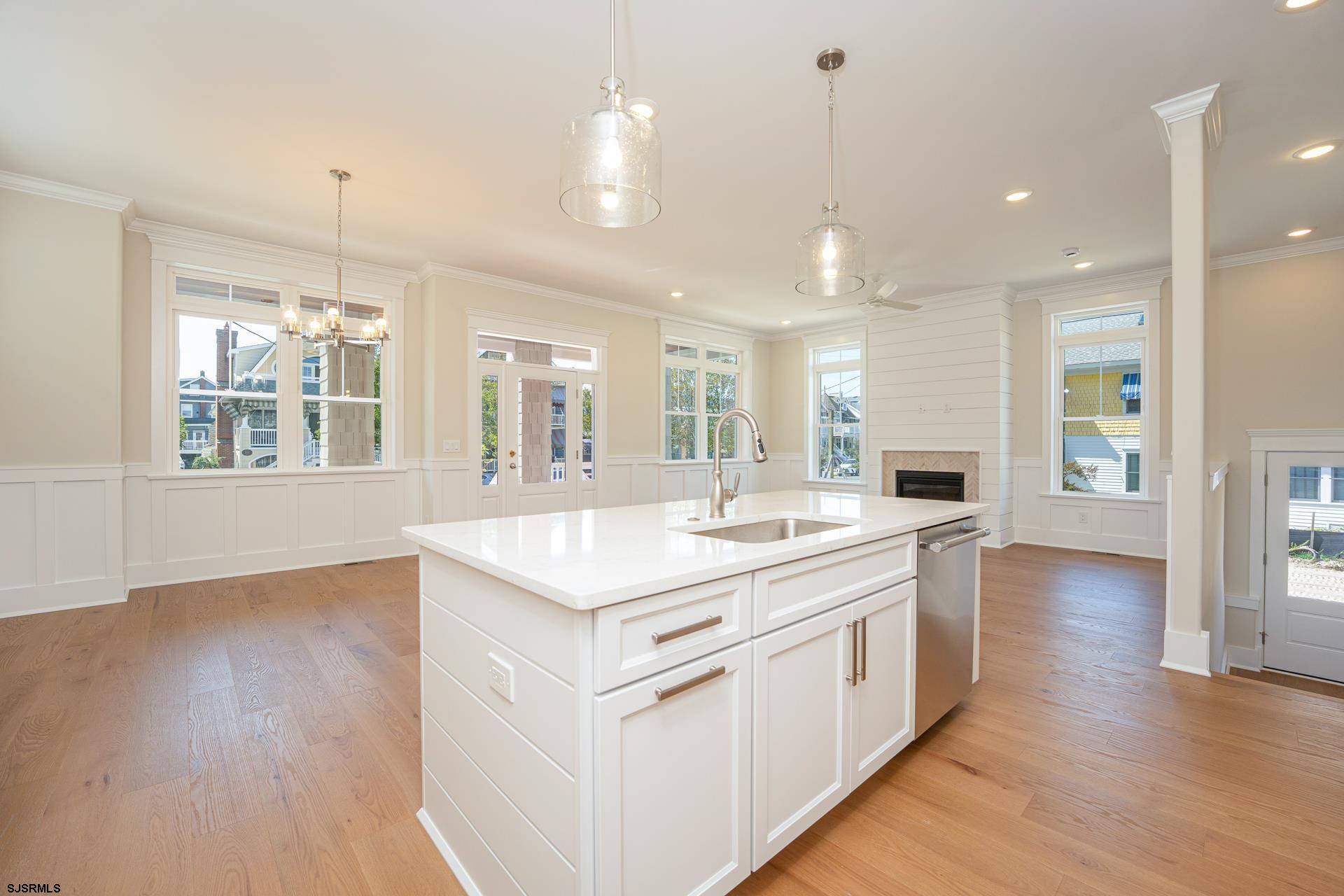 829 Unit A St Charles Pl