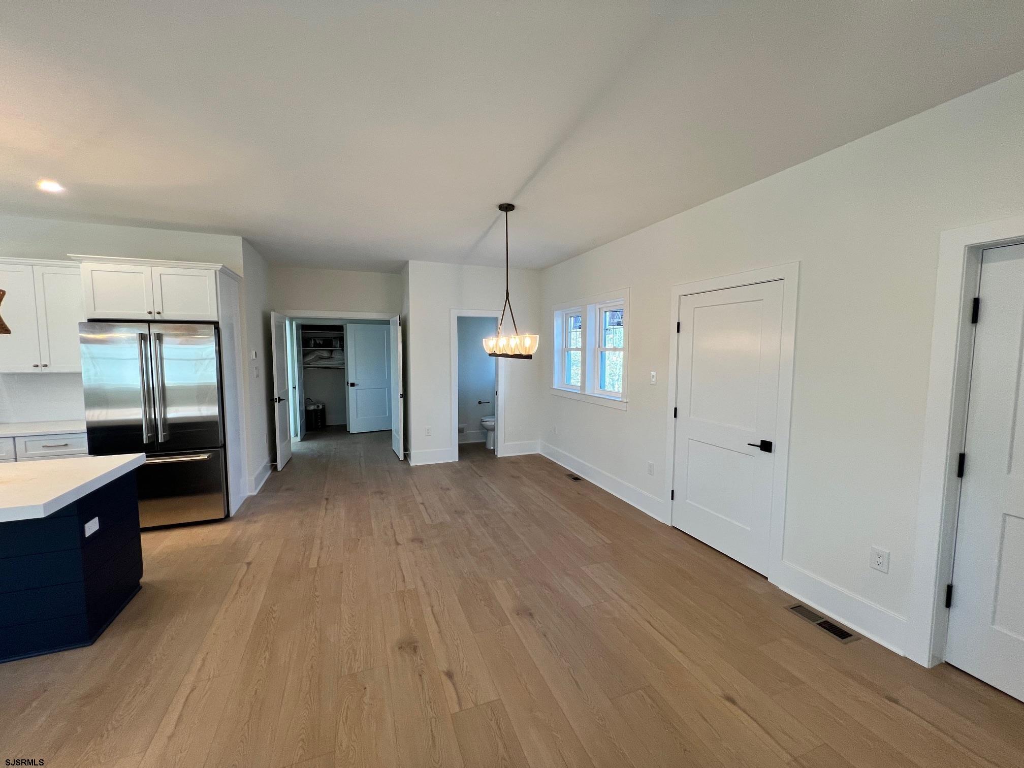 209 Bark Dr - Picture 3