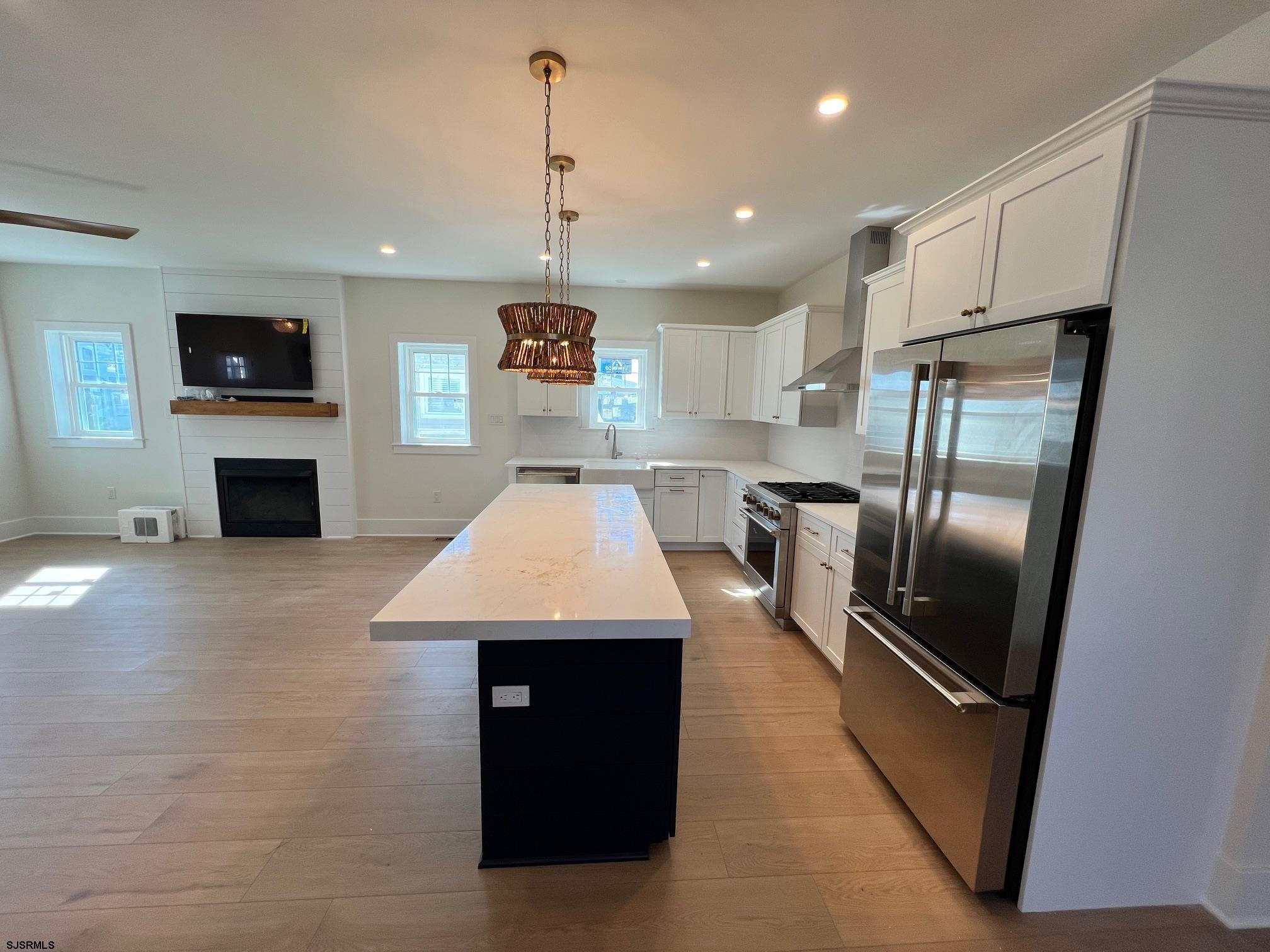 209 Bark Dr - Picture 4